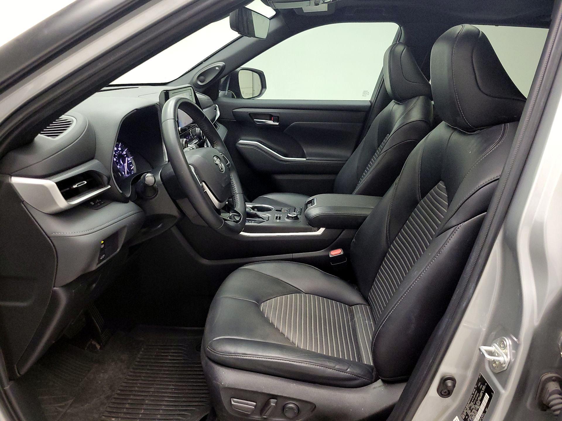 Thumbnail: 2022 Toyota Highlander - 9