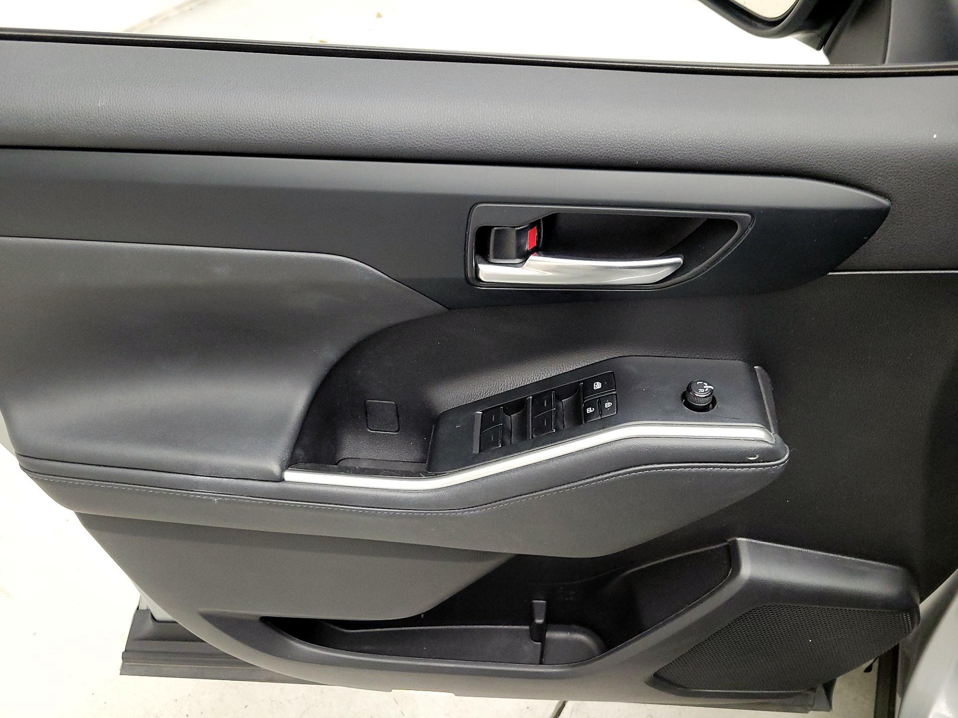 Thumbnail: 2022 Toyota Highlander - 10