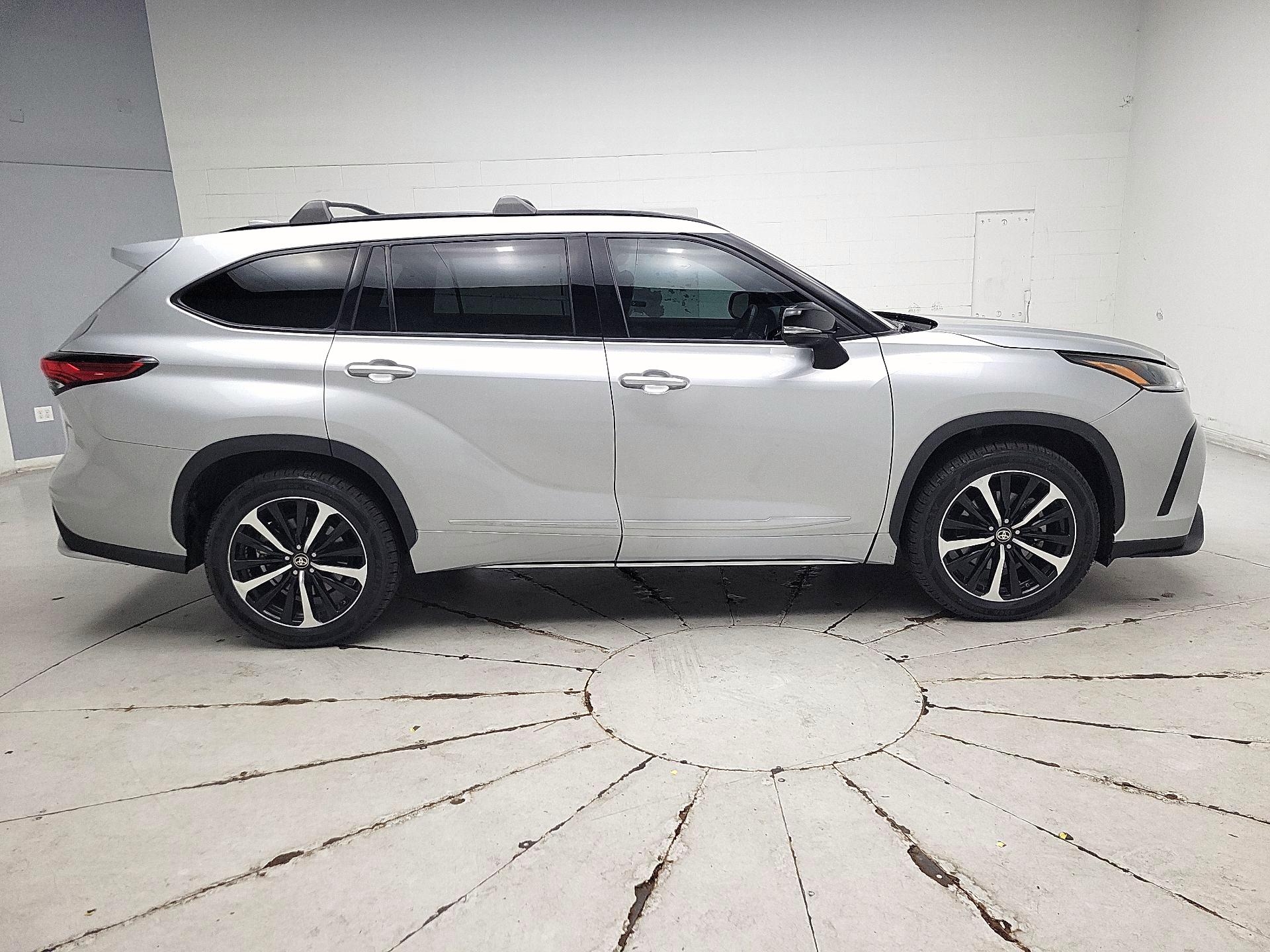 Thumbnail: 2022 Toyota Highlander - 4