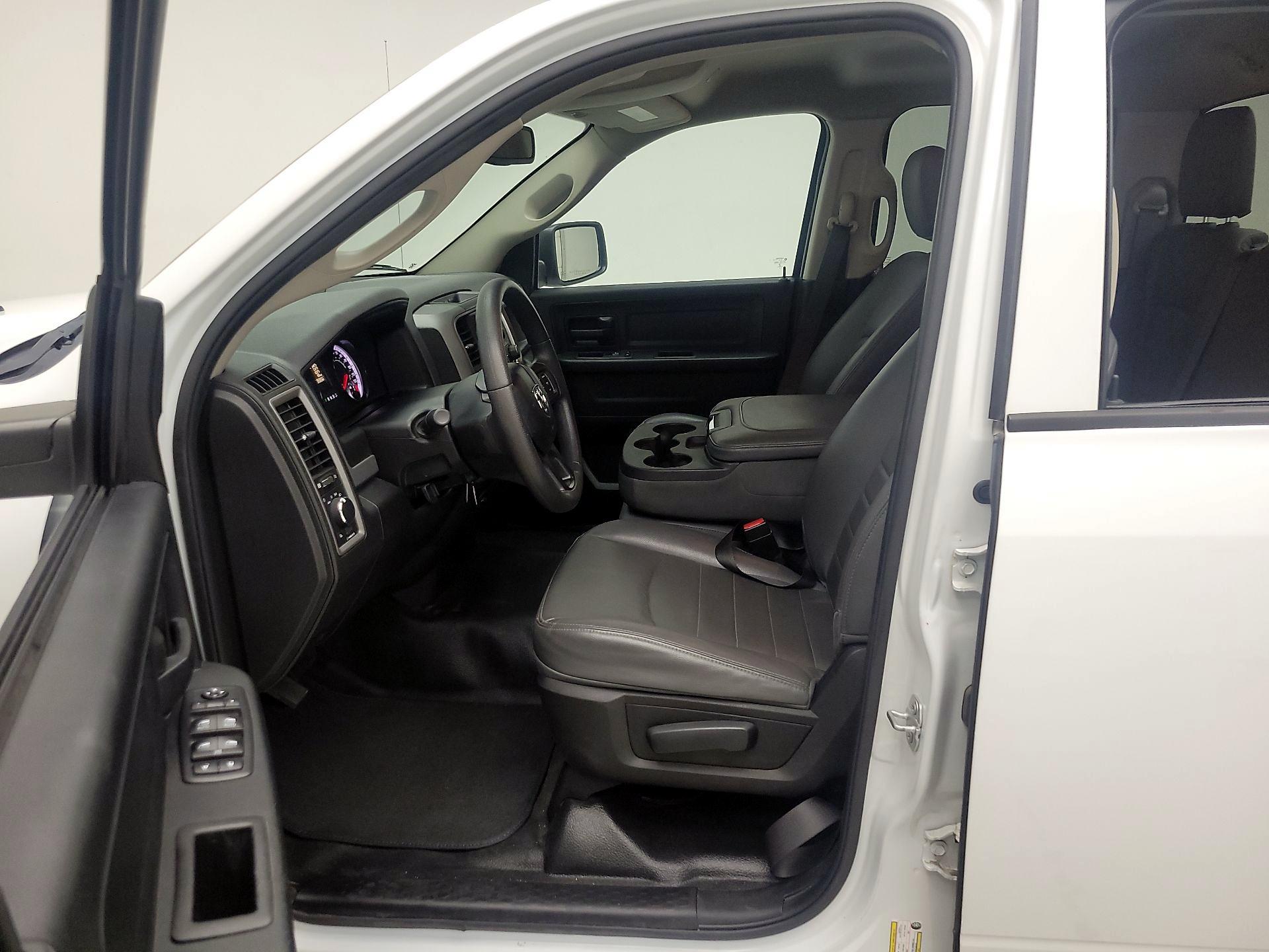 Thumbnail: 2019 RAM 1500 Classic - 11