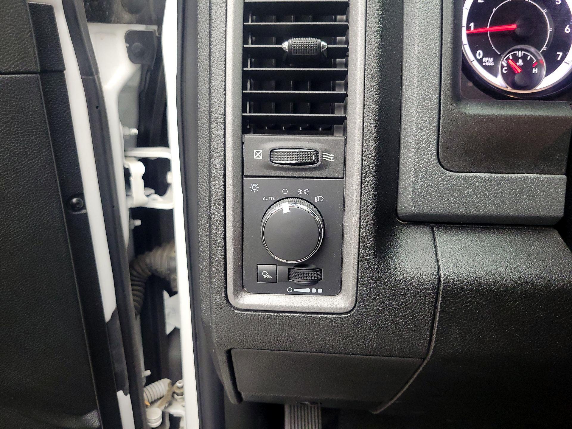 Thumbnail: 2019 RAM 1500 Classic - 13
