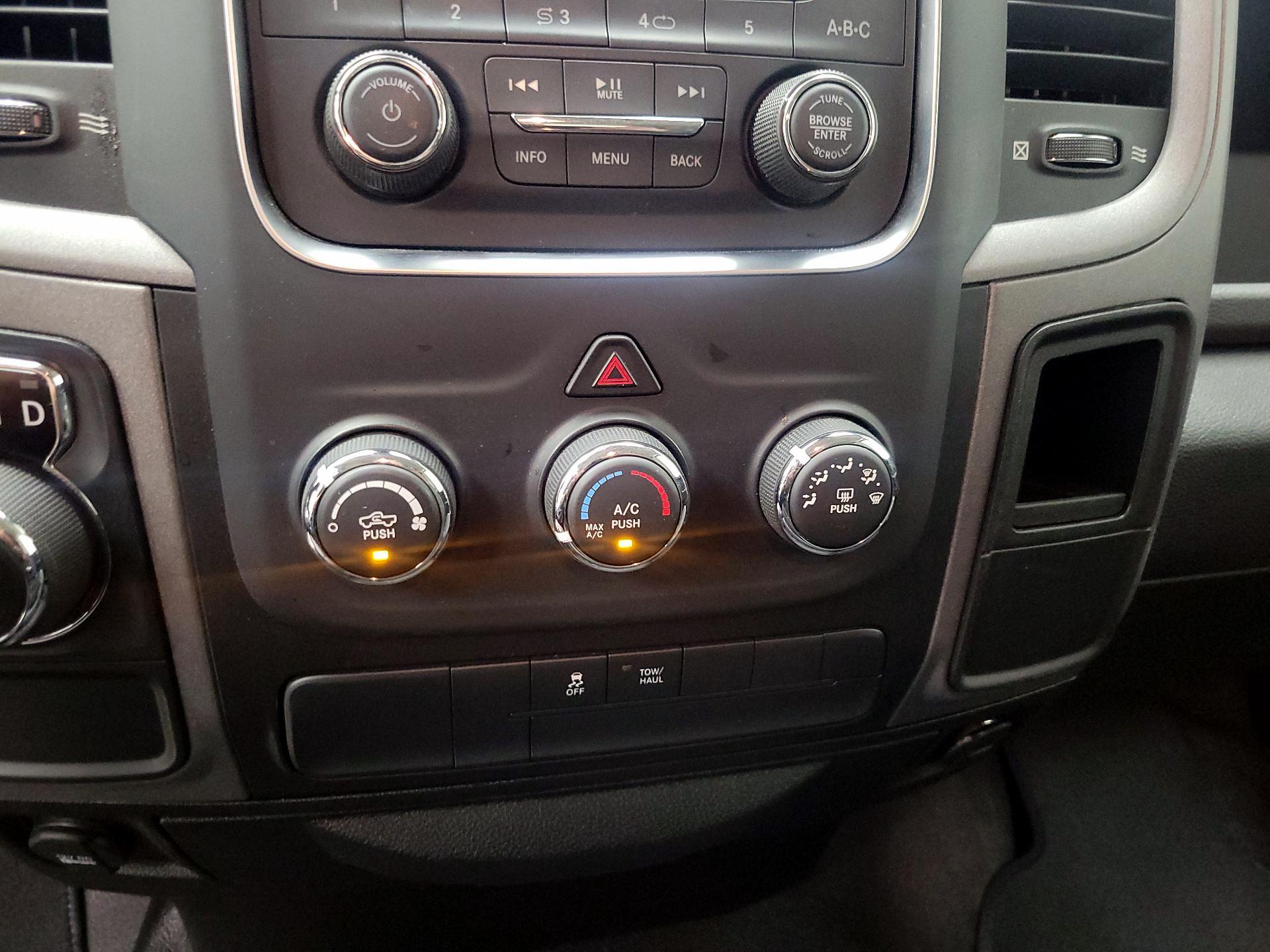 Thumbnail: 2019 RAM 1500 Classic - 16