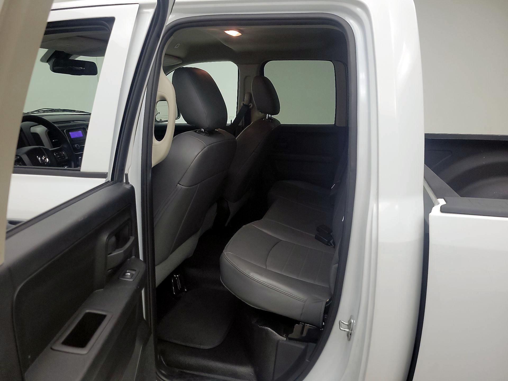 Thumbnail: 2019 RAM 1500 Classic - 19