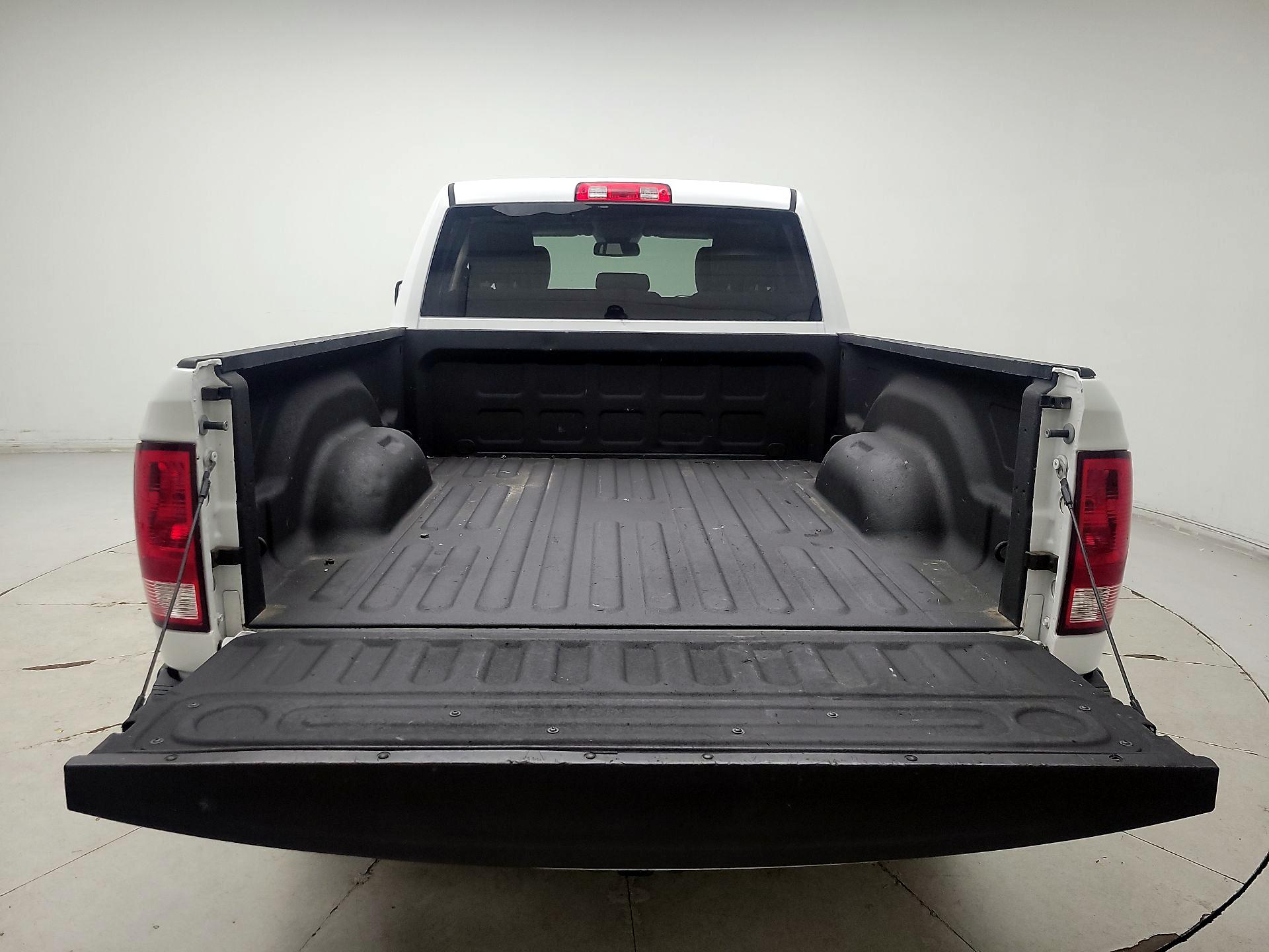 Thumbnail: 2019 RAM 1500 Classic - 20