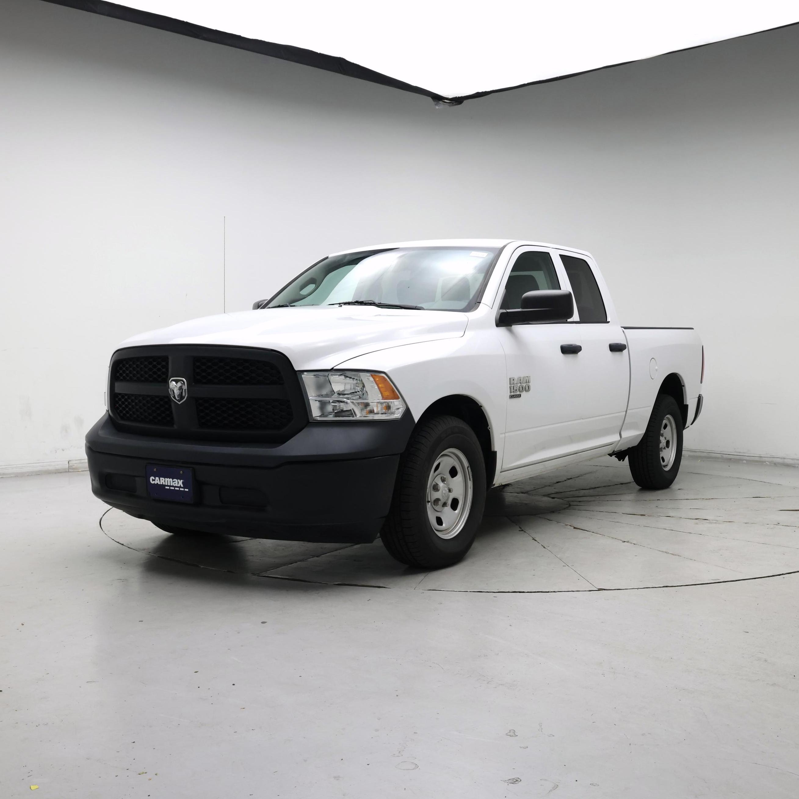 Thumbnail: 2019 RAM 1500 Classic - 4