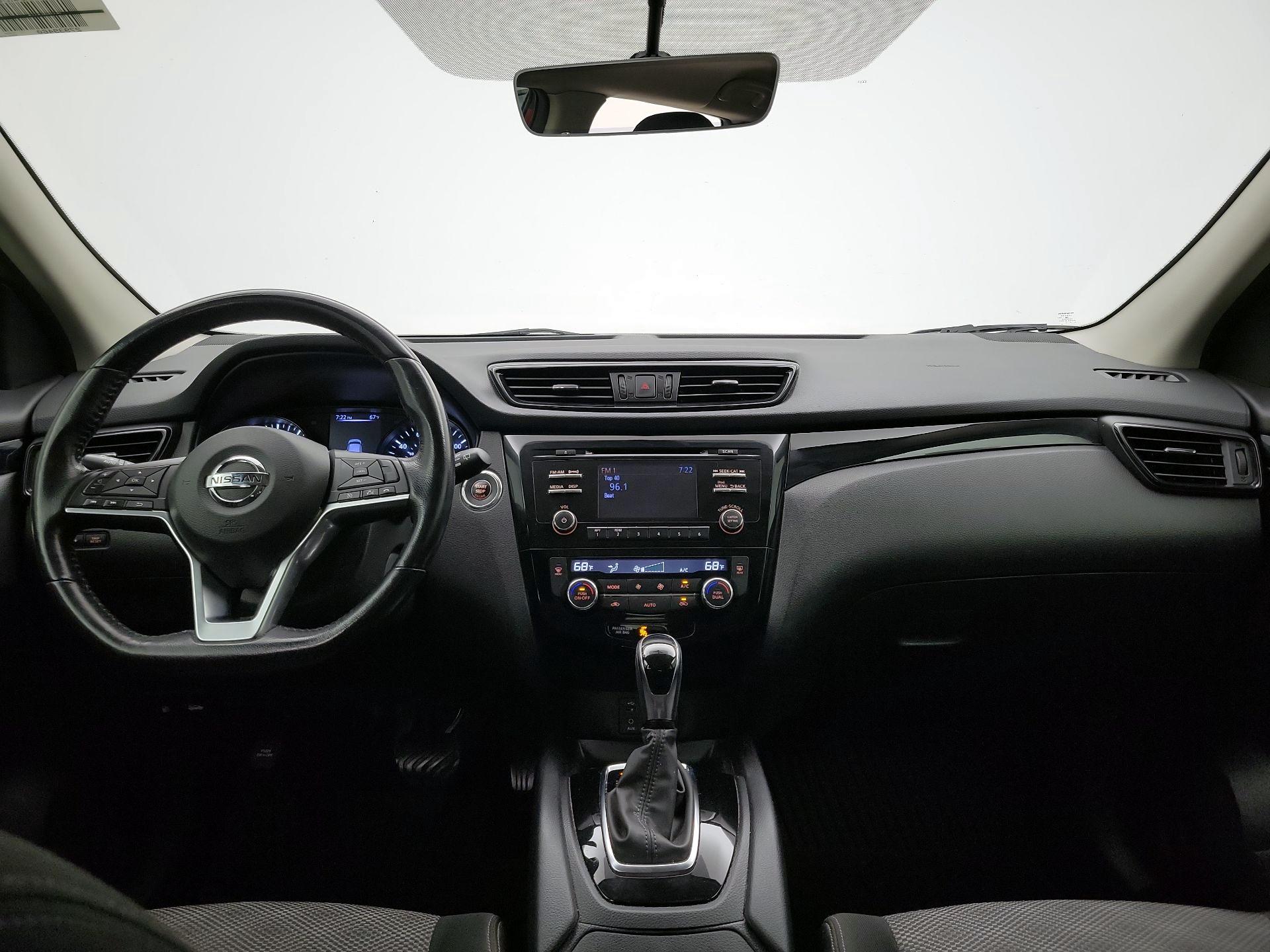 Thumbnail: 2017 Nissan Rogue Sport - 9
