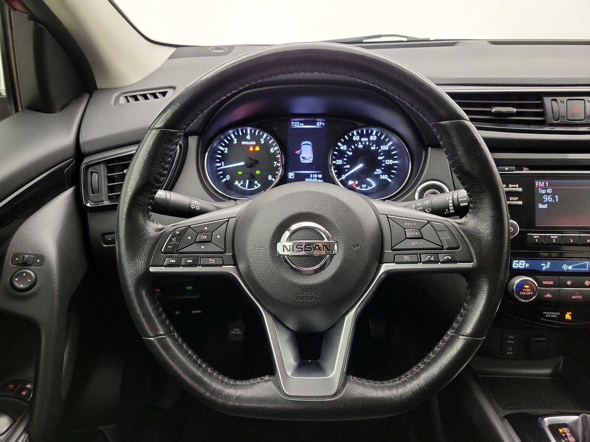 Thumbnail: 2017 Nissan Rogue Sport - 10
