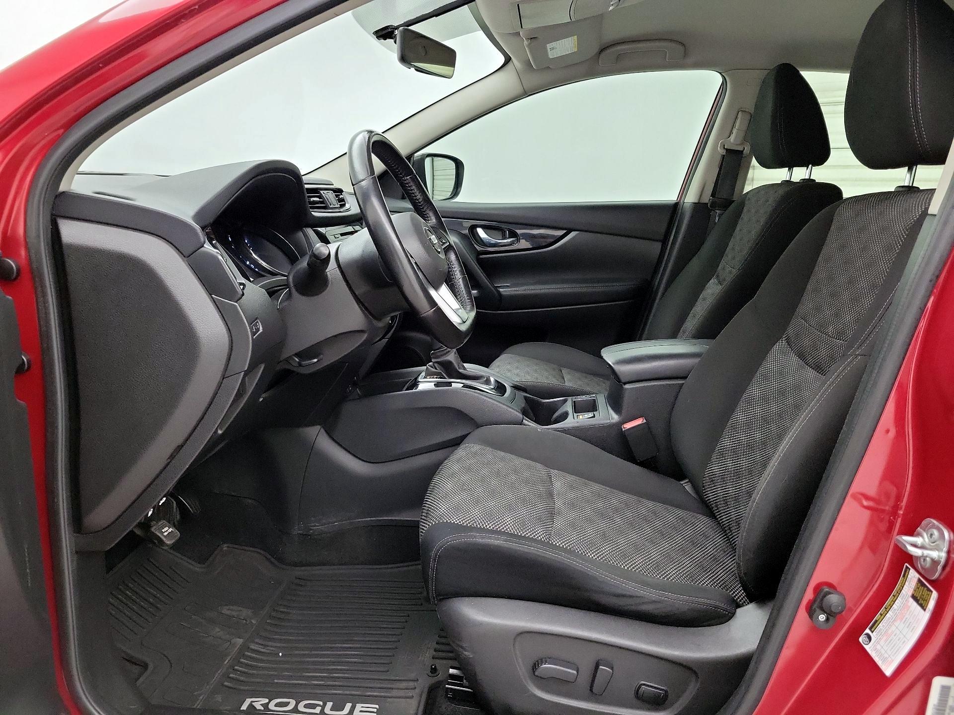 Thumbnail: 2017 Nissan Rogue Sport - 11