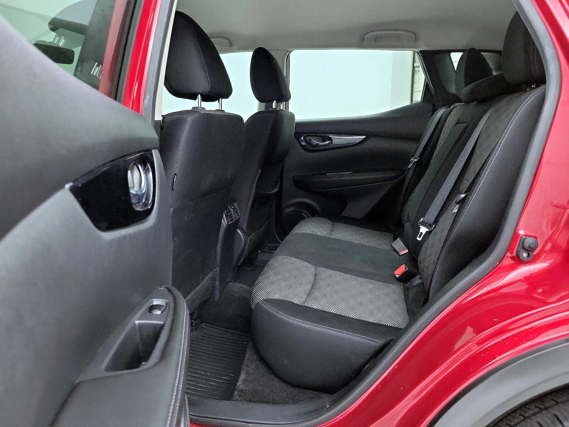 Thumbnail: 2017 Nissan Rogue Sport - 19