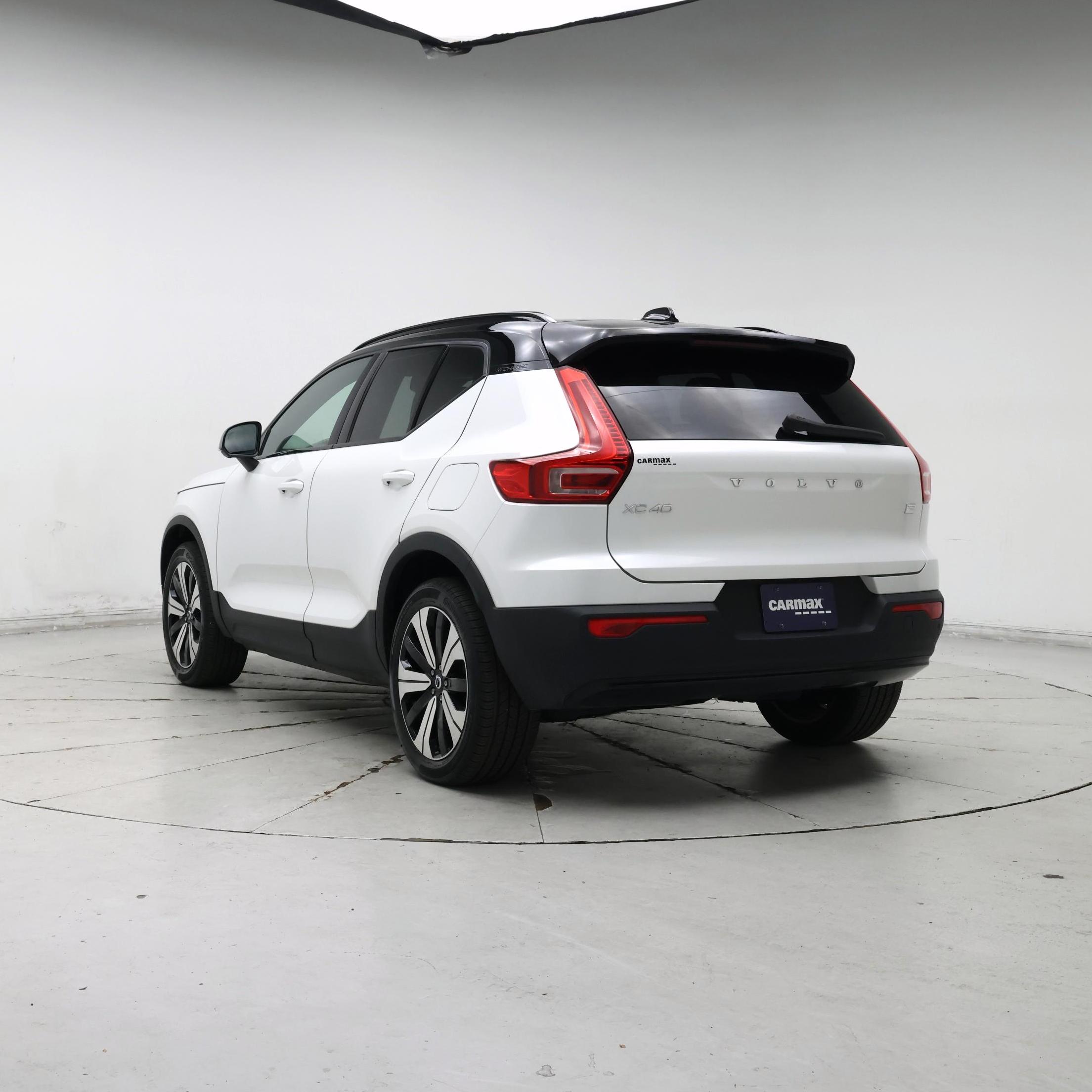 Thumbnail: 2023 Volvo XC40 - 2