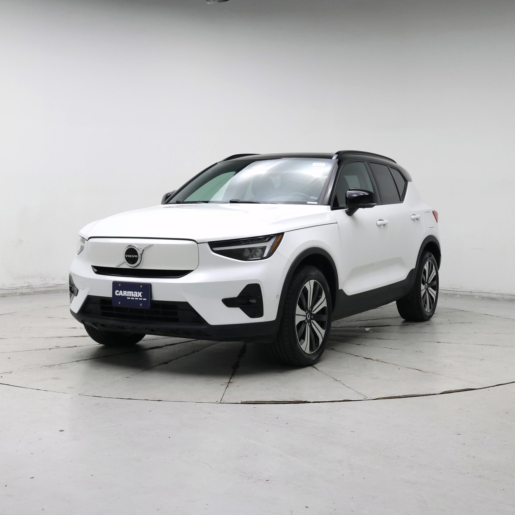 Thumbnail: 2023 Volvo XC40 - 4