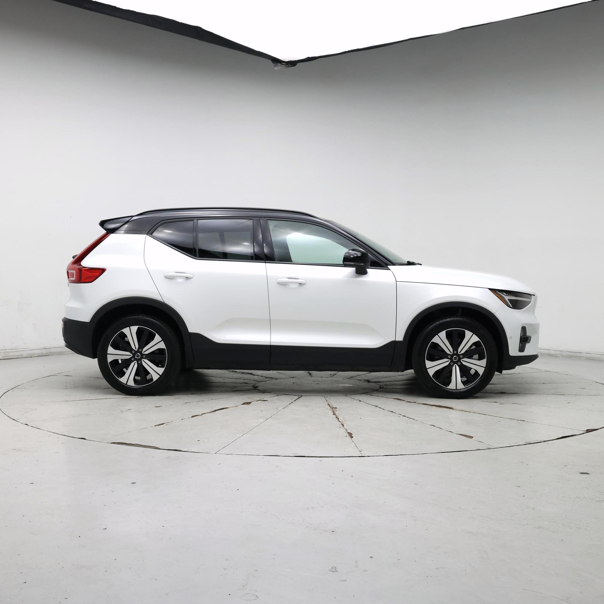 Thumbnail: 2023 Volvo XC40 - 7