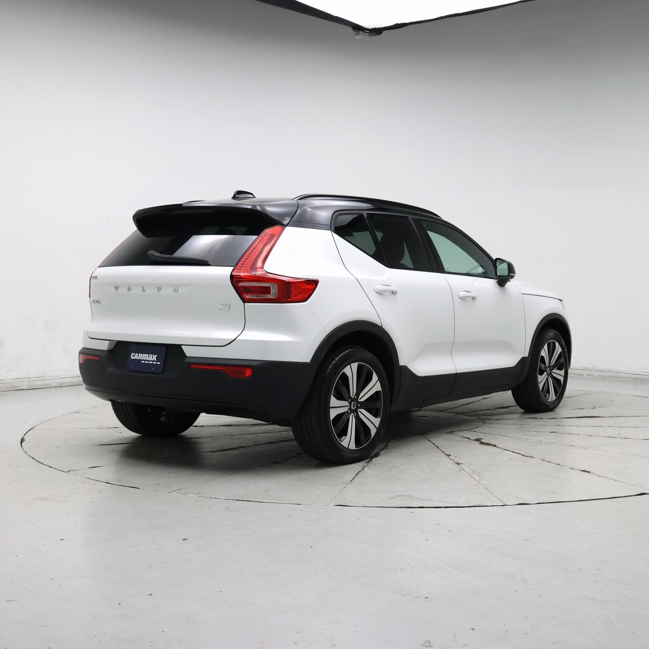 Thumbnail: 2023 Volvo XC40 - 8