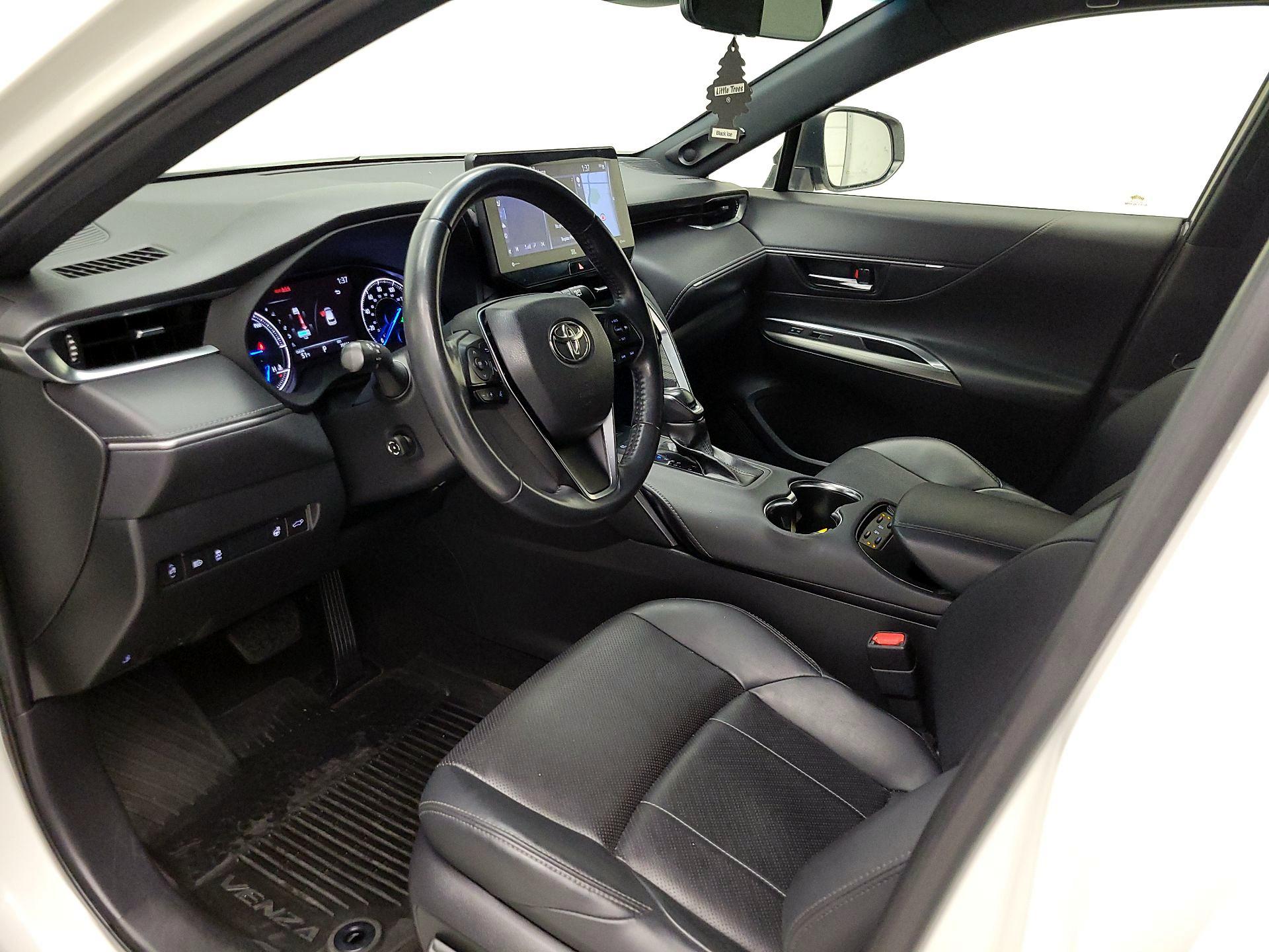 Thumbnail: 2021 Toyota Venza - 11