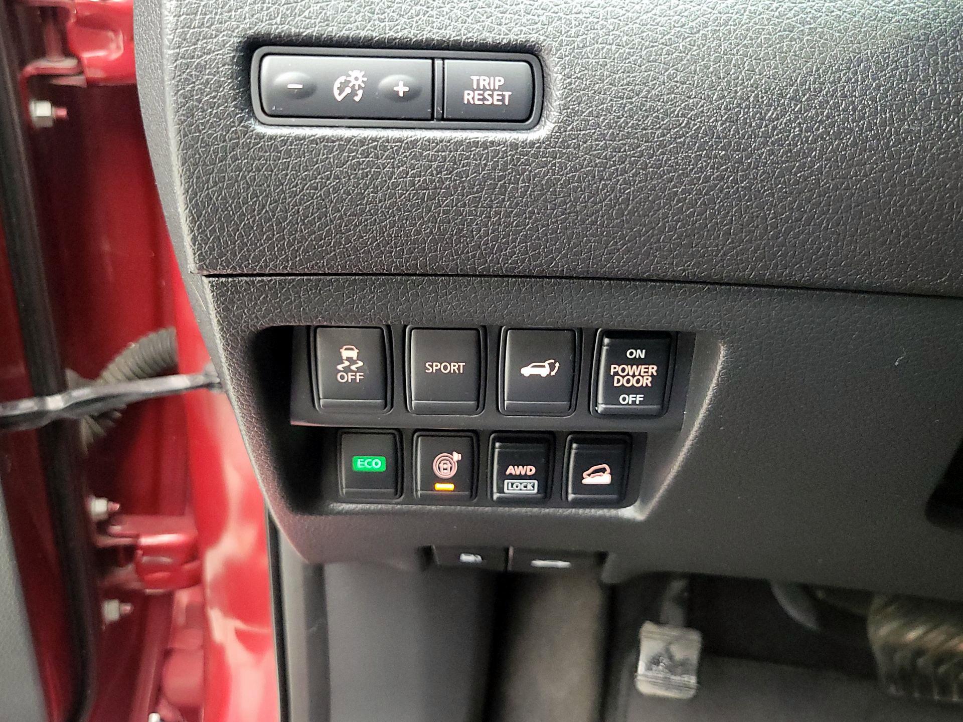 Thumbnail: 2015 Nissan Rogue - 13