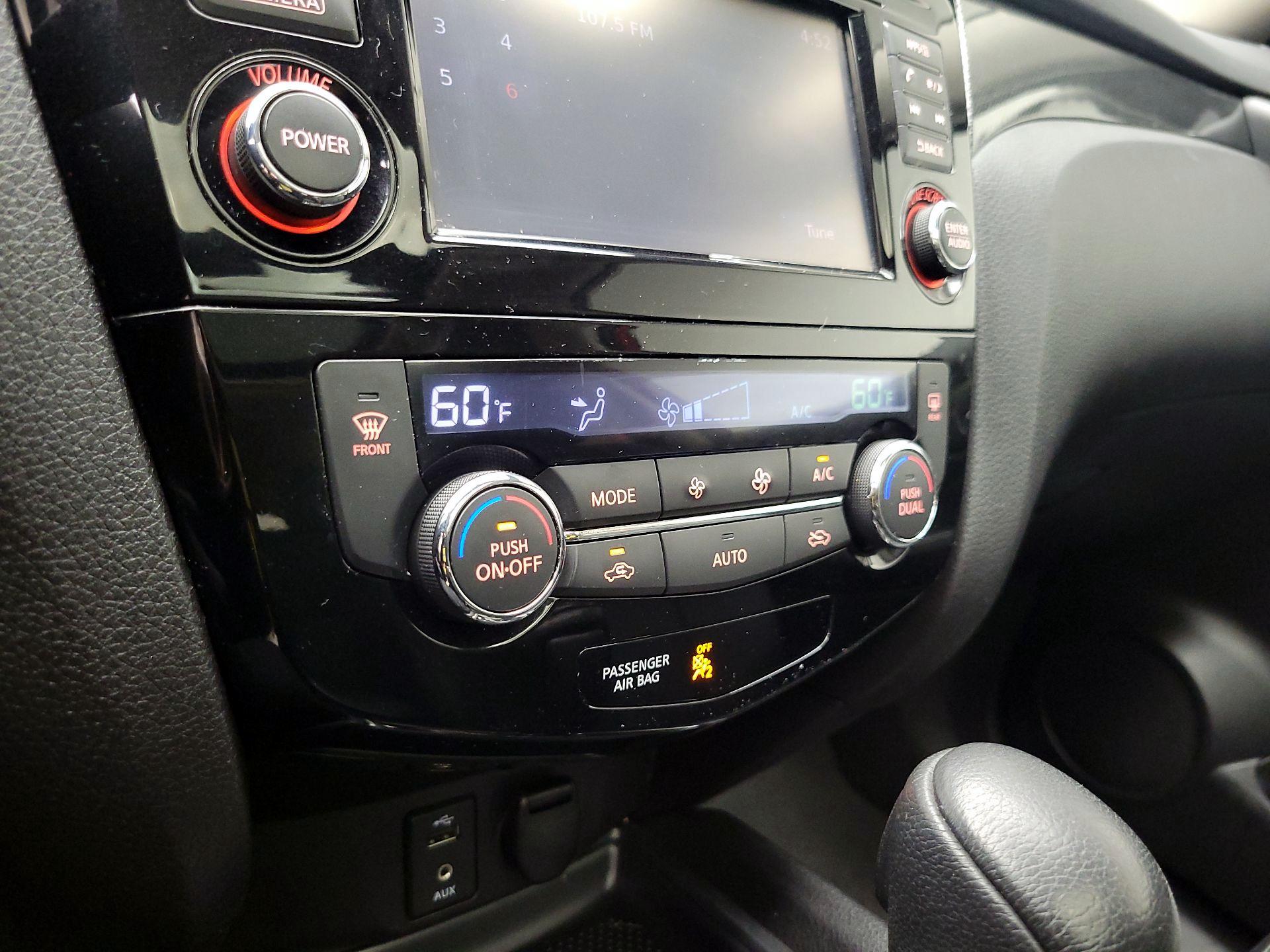 Thumbnail: 2015 Nissan Rogue - 17