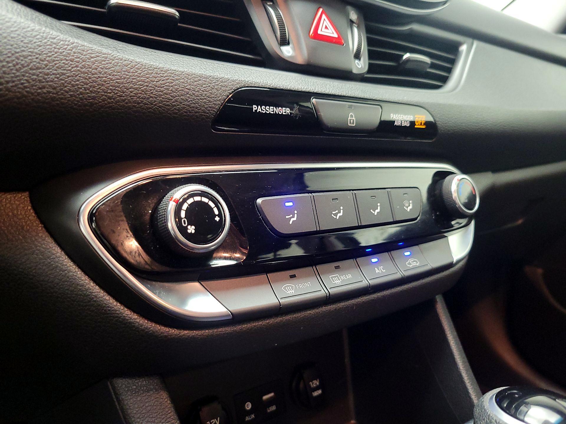 Thumbnail: 2018 Hyundai Elantra - 16