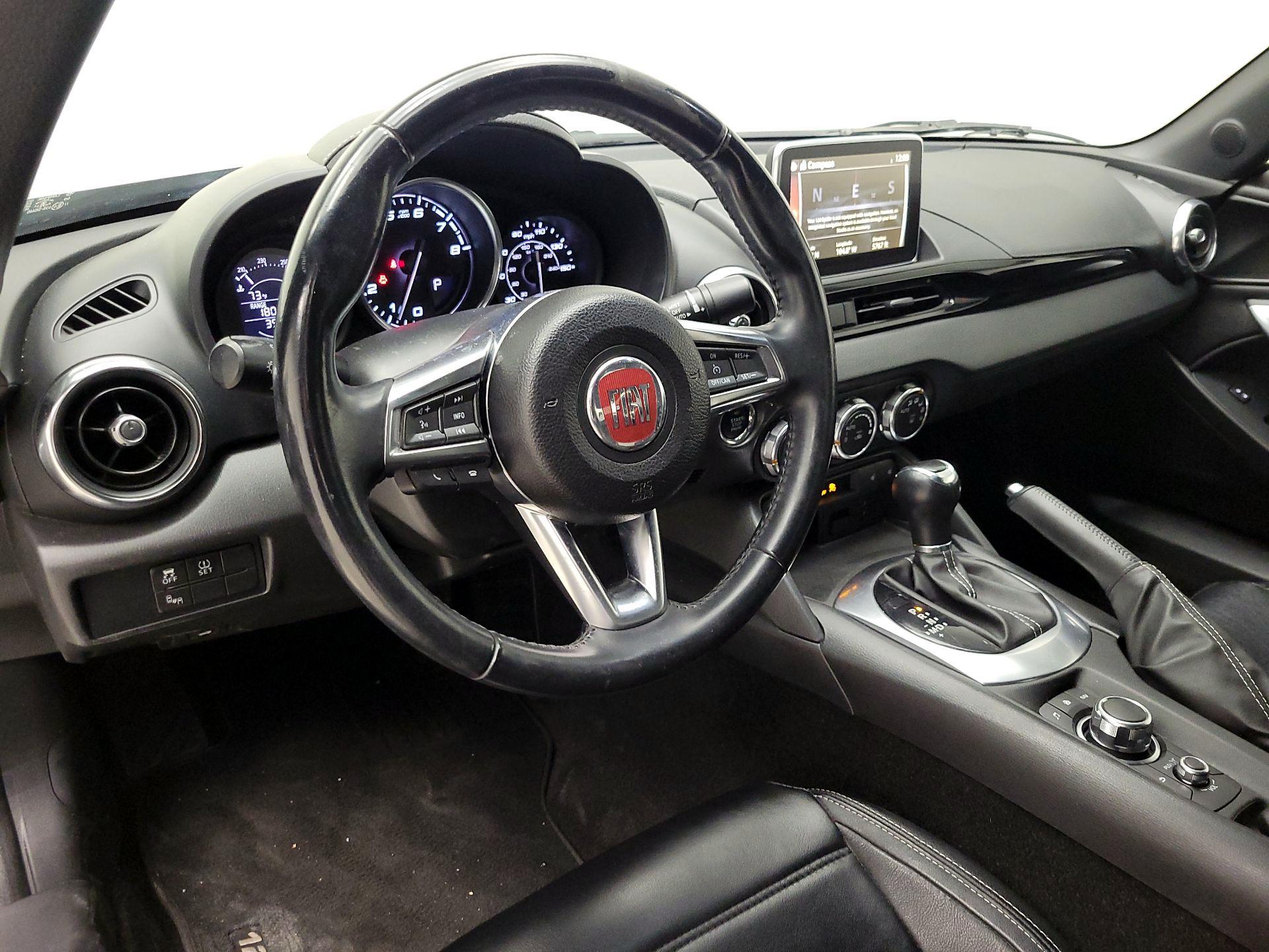 Thumbnail: 2017 Fiat 124 Spider - 9