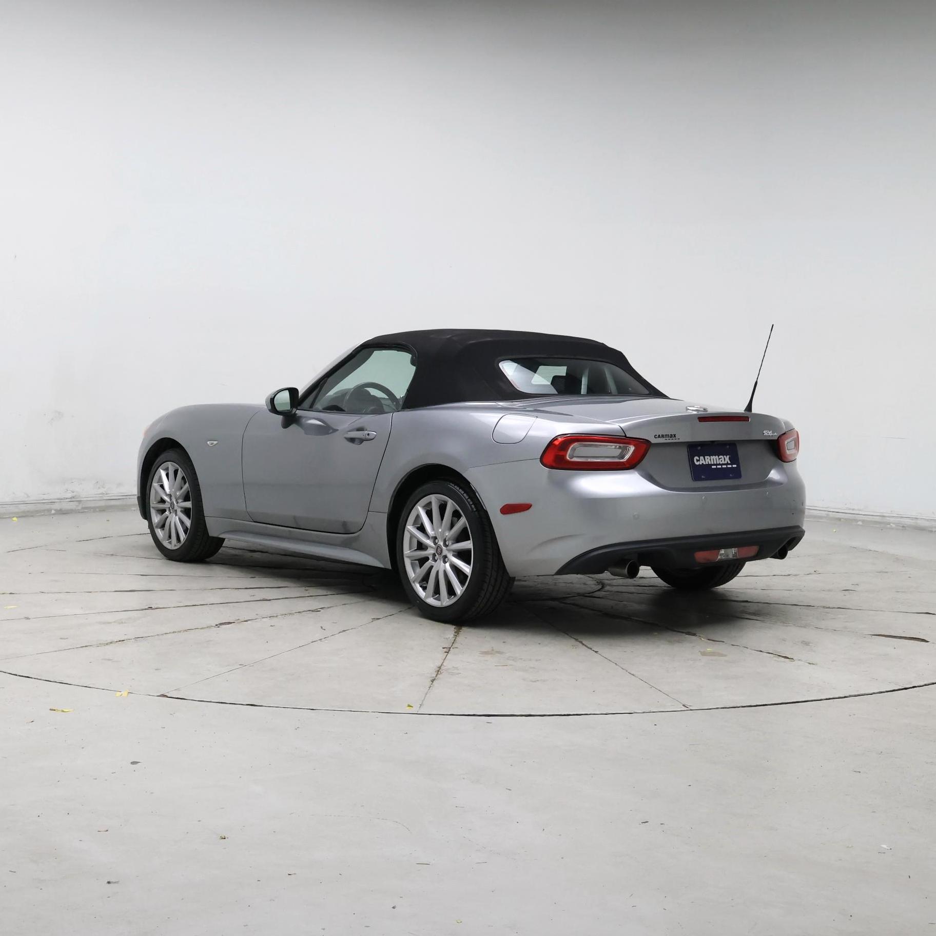 Thumbnail: 2017 Fiat 124 Spider - 2