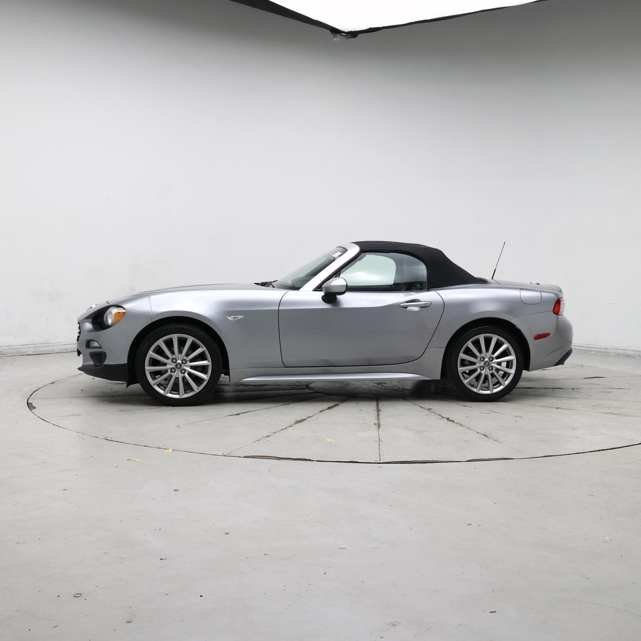Thumbnail: 2017 Fiat 124 Spider - 3