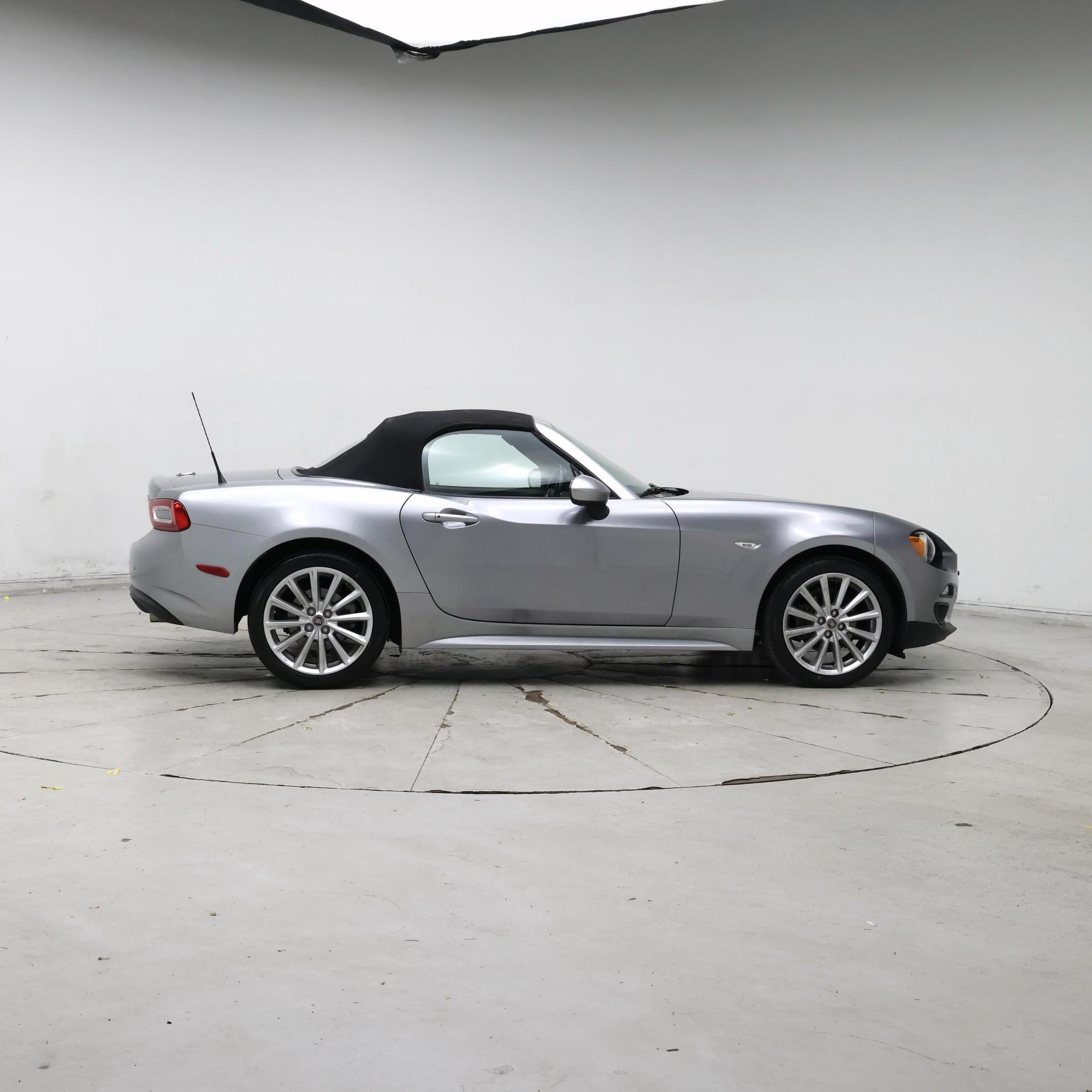 Thumbnail: 2017 Fiat 124 Spider - 7