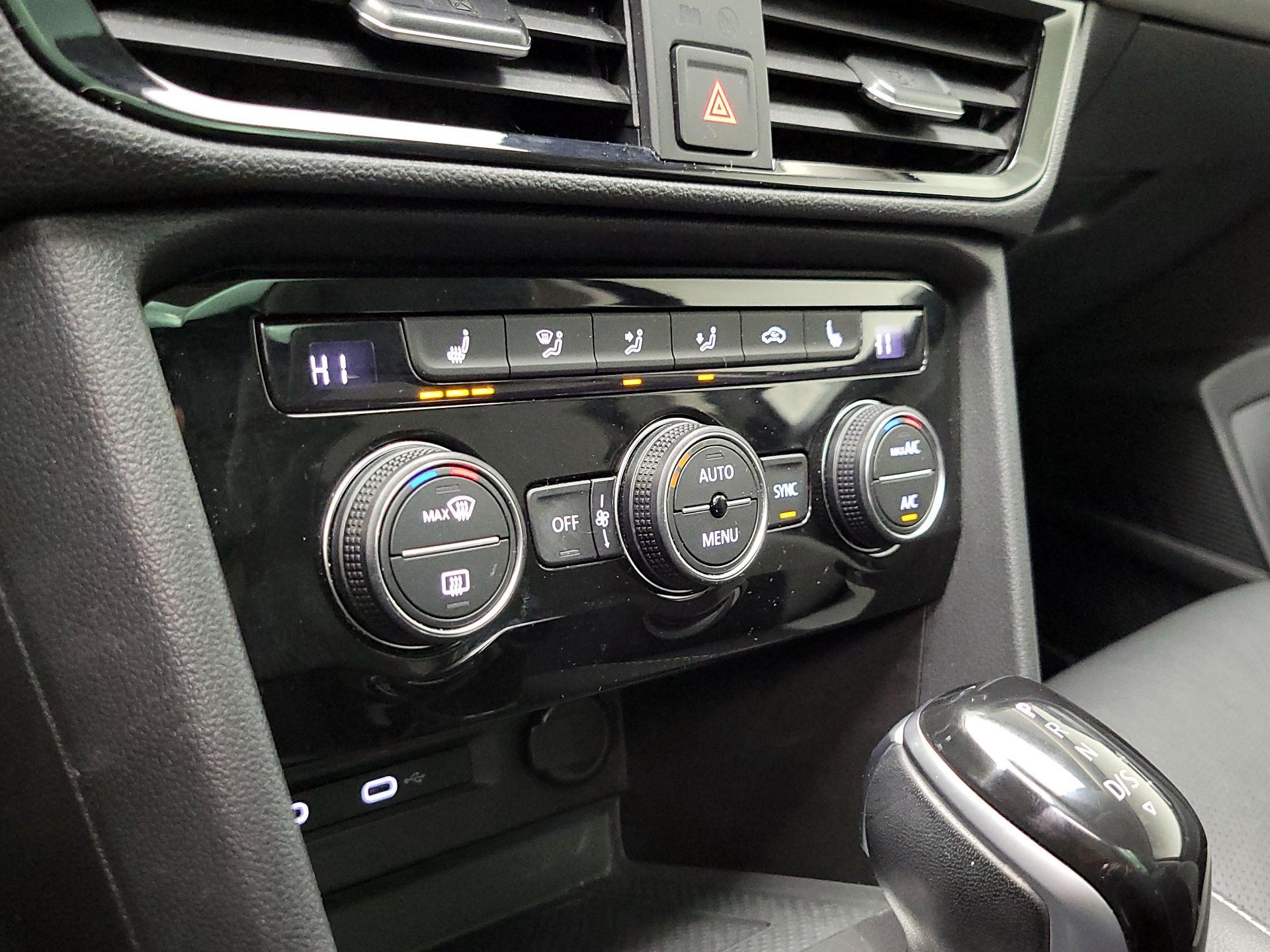 Thumbnail: 2022 Volkswagen Taos - 17