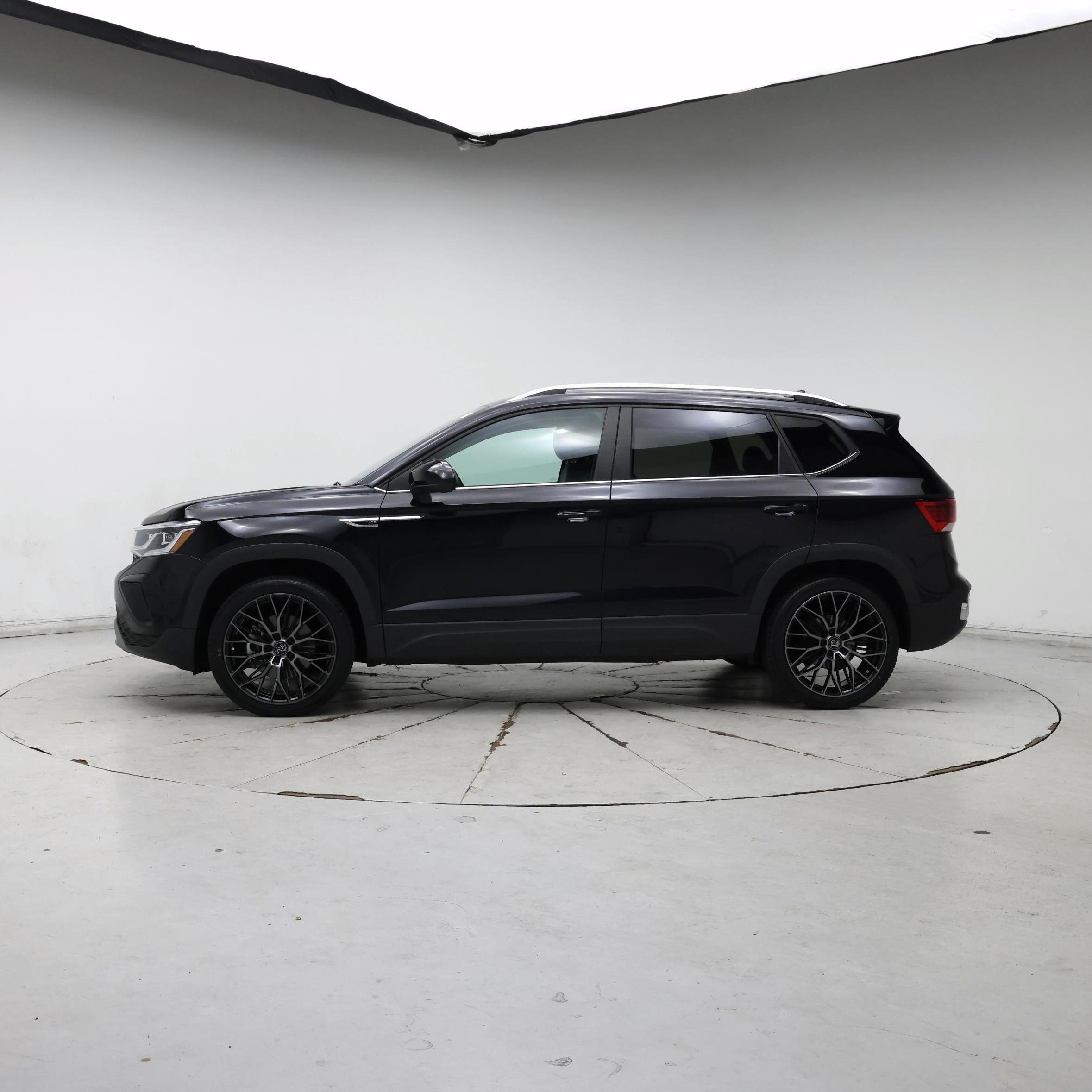 Thumbnail: 2022 Volkswagen Taos - 3