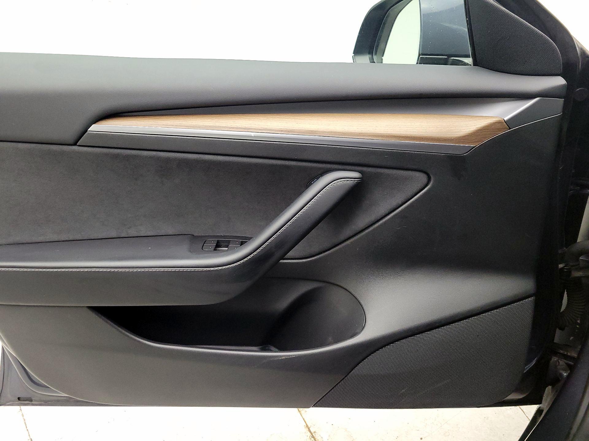 Thumbnail: 2022 Tesla Model 3 - 12