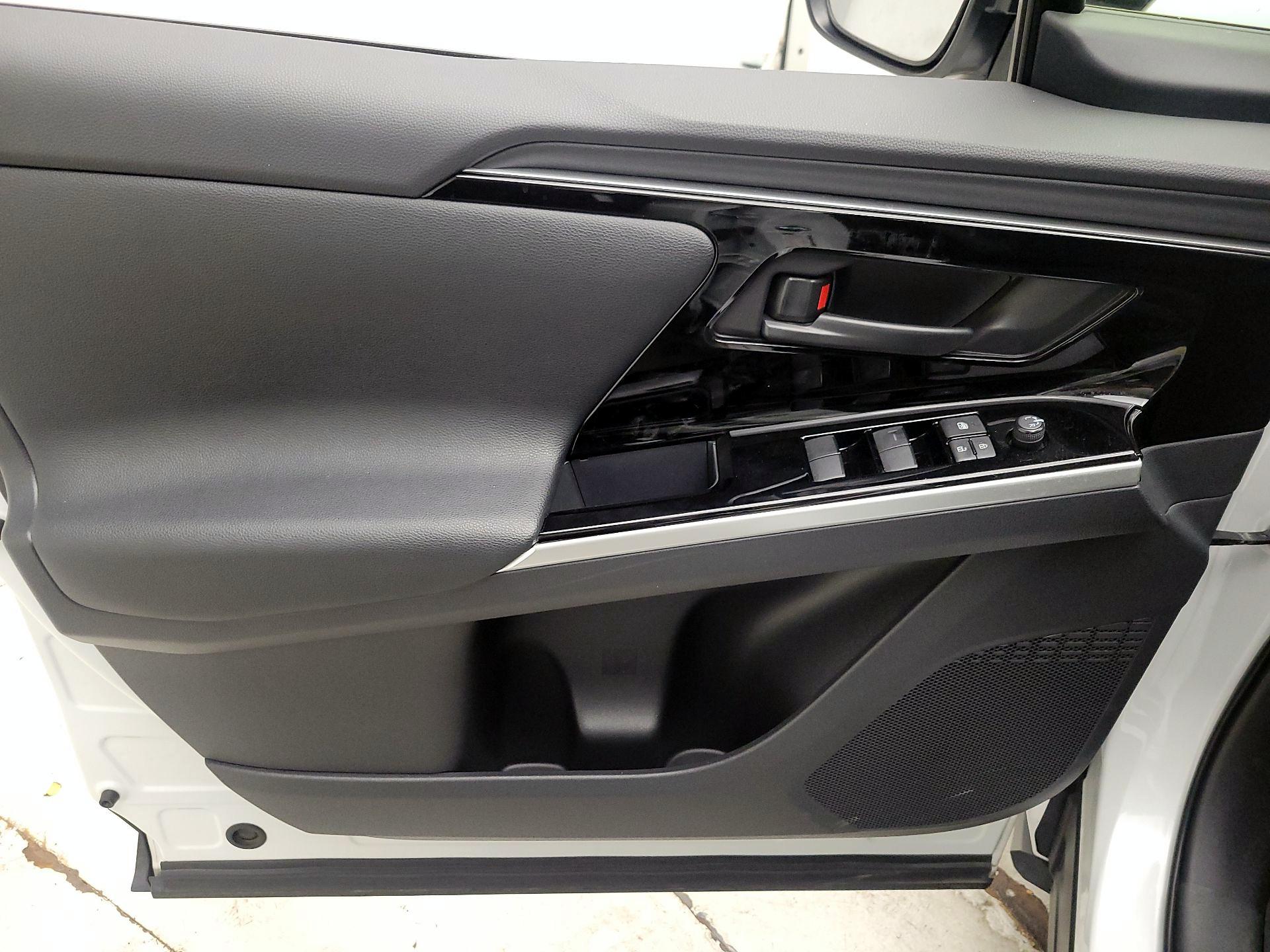 Thumbnail: 2024 Toyota bZ4X - 10