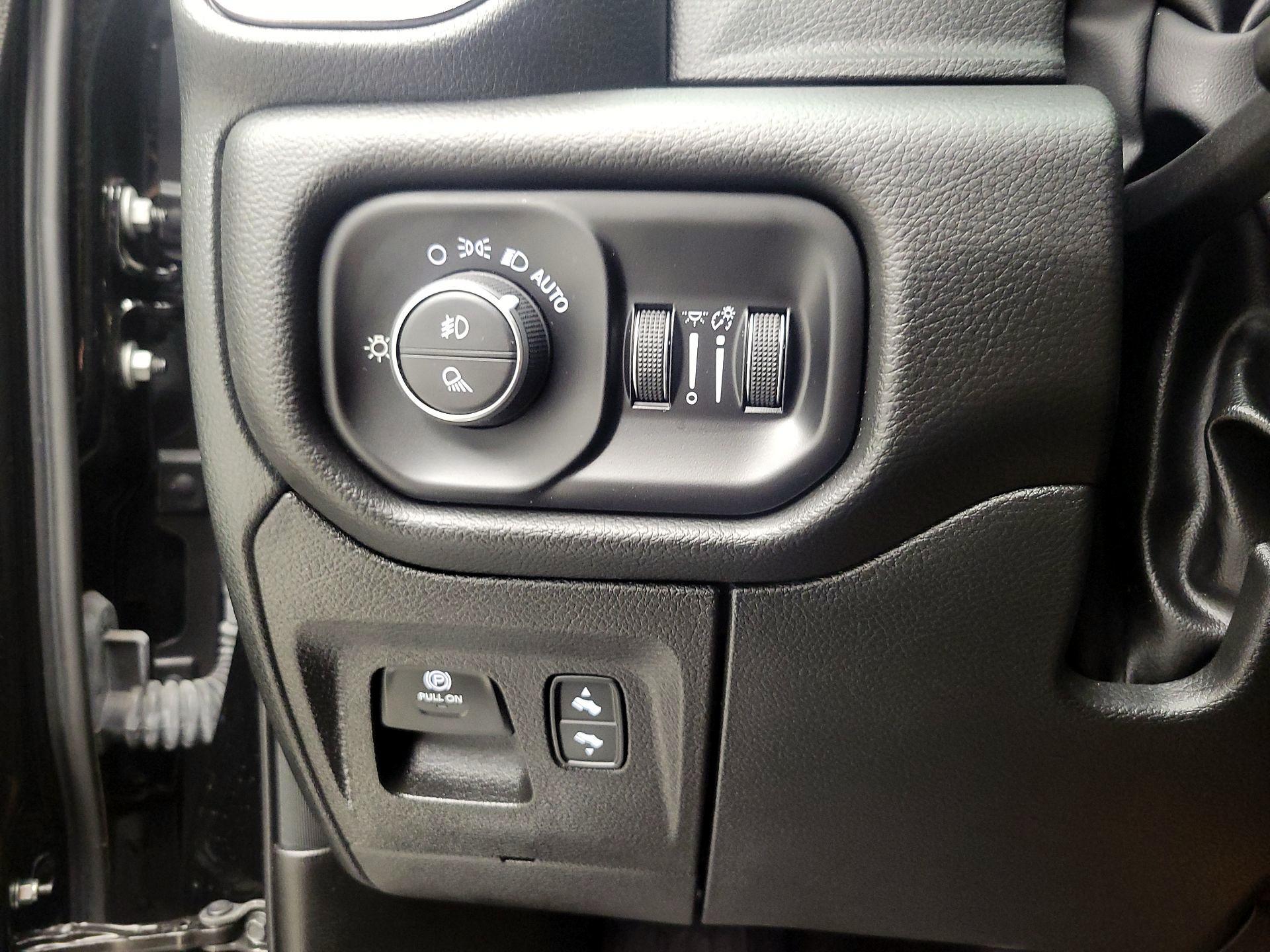 Thumbnail: 2025 RAM 1500 - 13