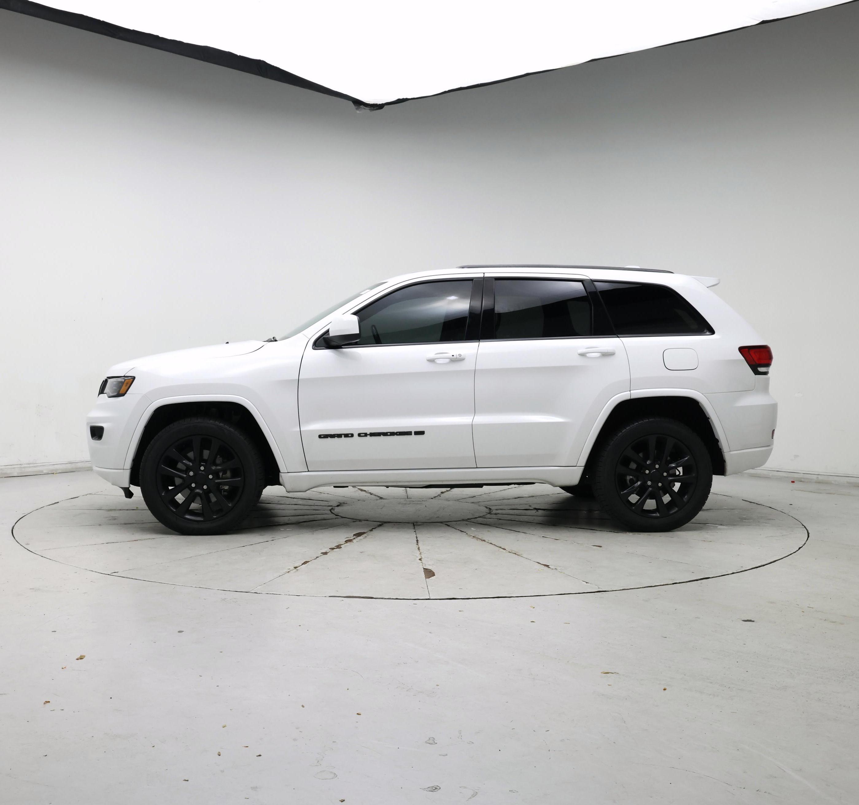 Thumbnail: 2022 Jeep Grand Cherokee - 3