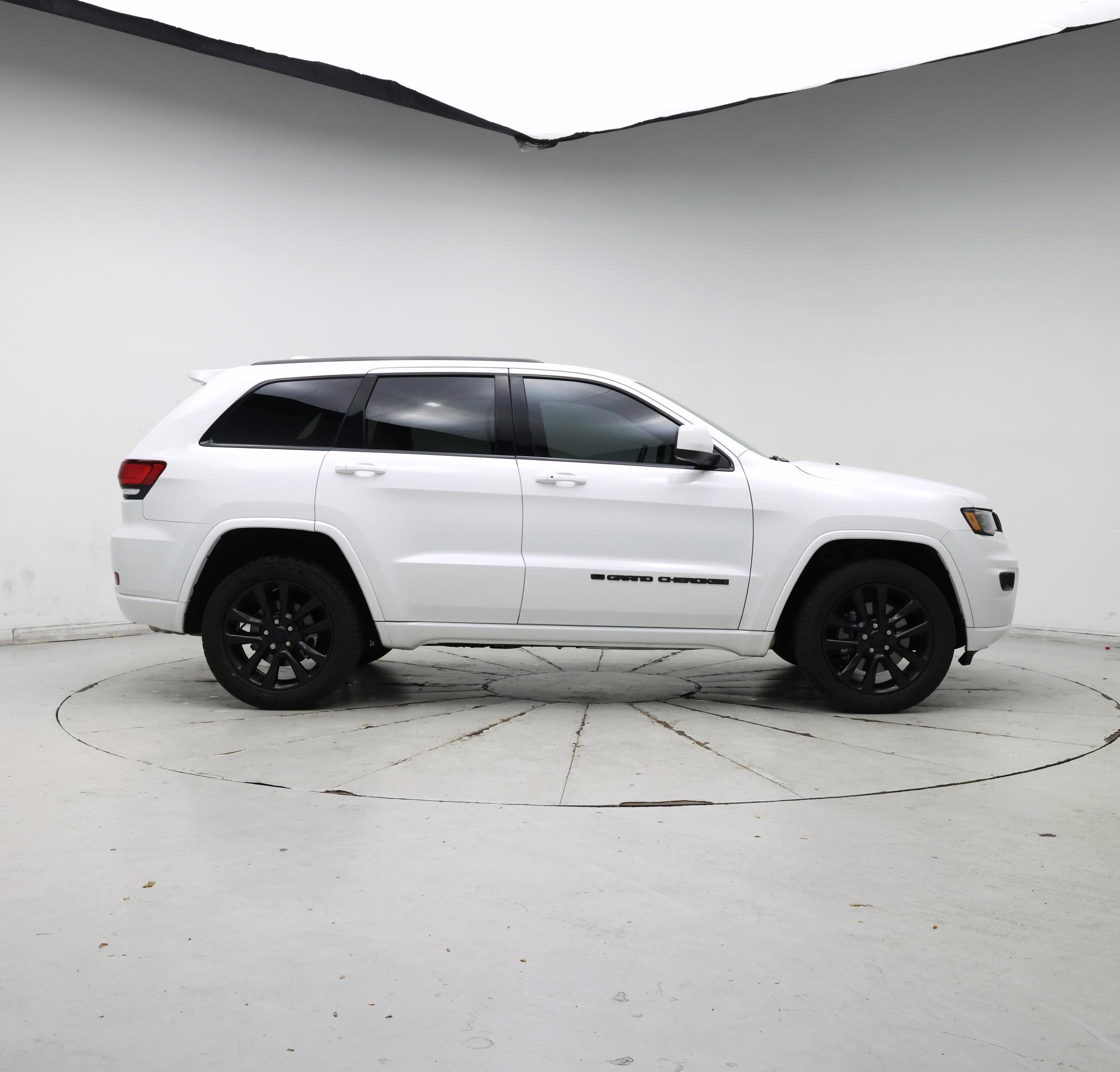 Thumbnail: 2022 Jeep Grand Cherokee - 7