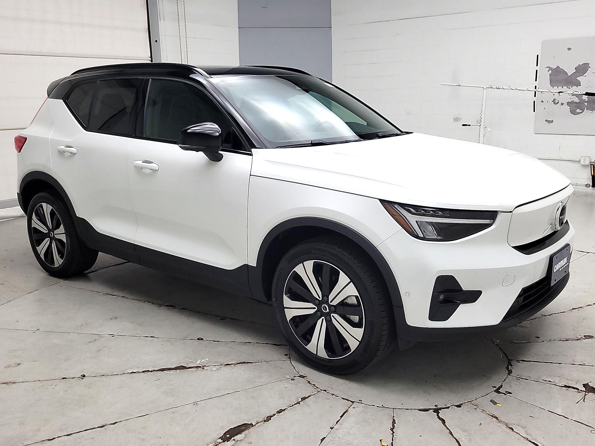 Thumbnail: 2023 Volvo XC40 - 1