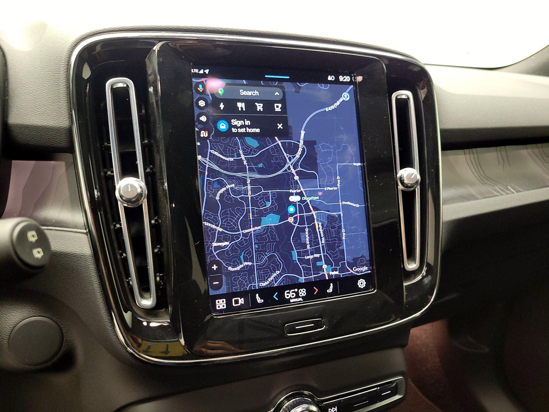 Thumbnail: 2023 Volvo XC40 - 12