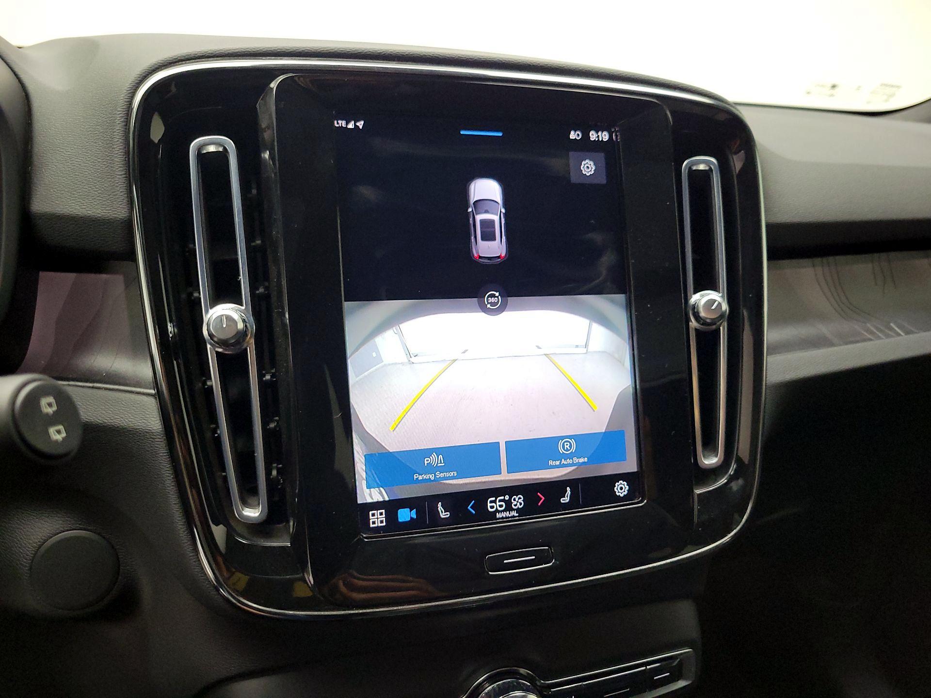 Thumbnail: 2023 Volvo XC40 - 13