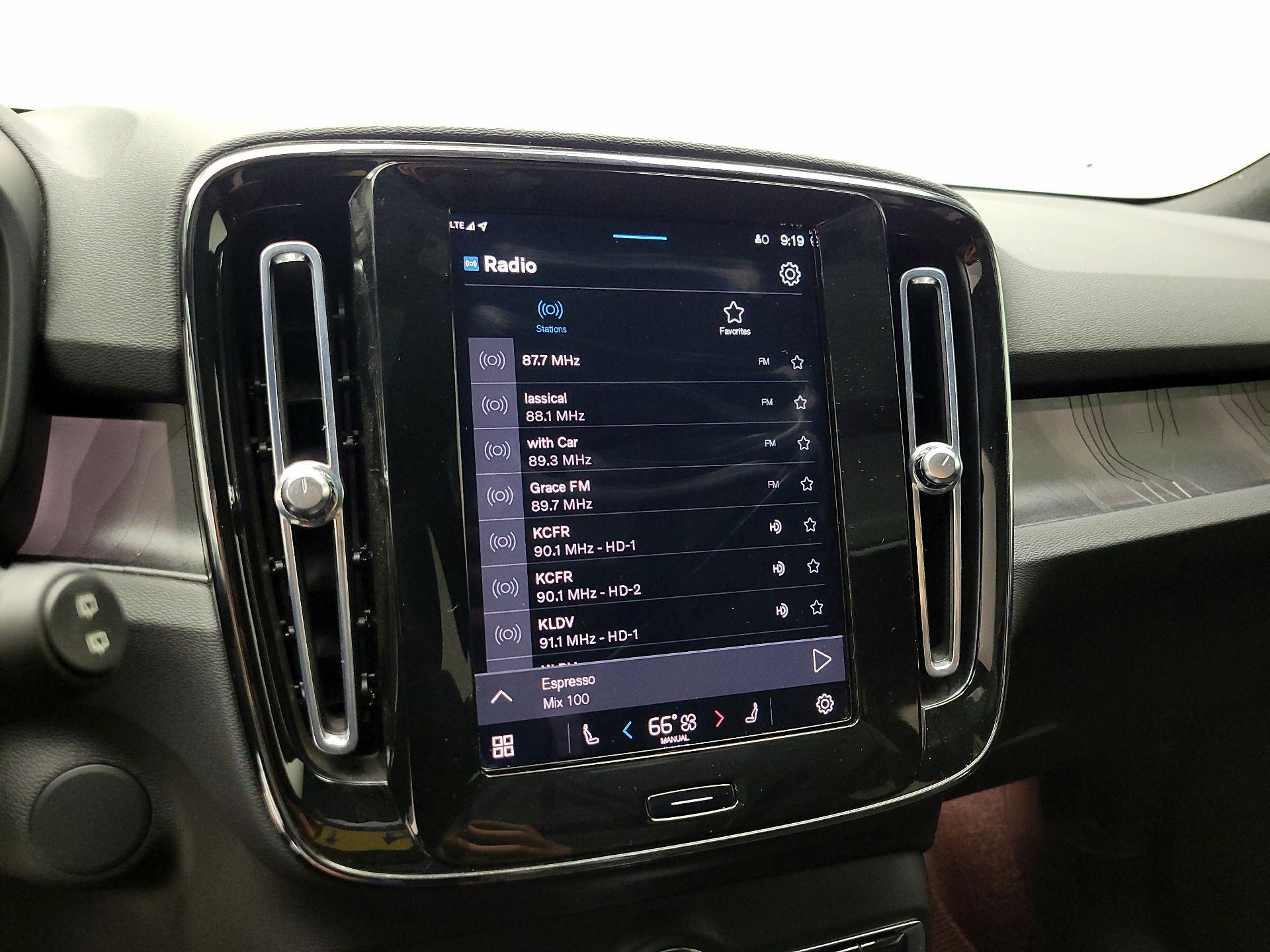 Thumbnail: 2023 Volvo XC40 - 14