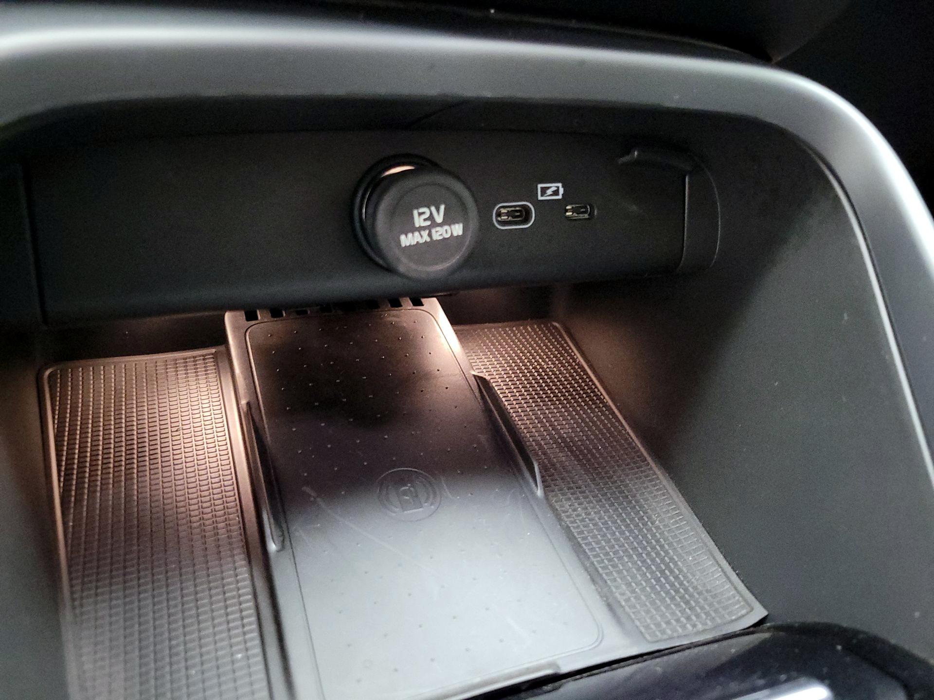 Thumbnail: 2023 Volvo XC40 - 17