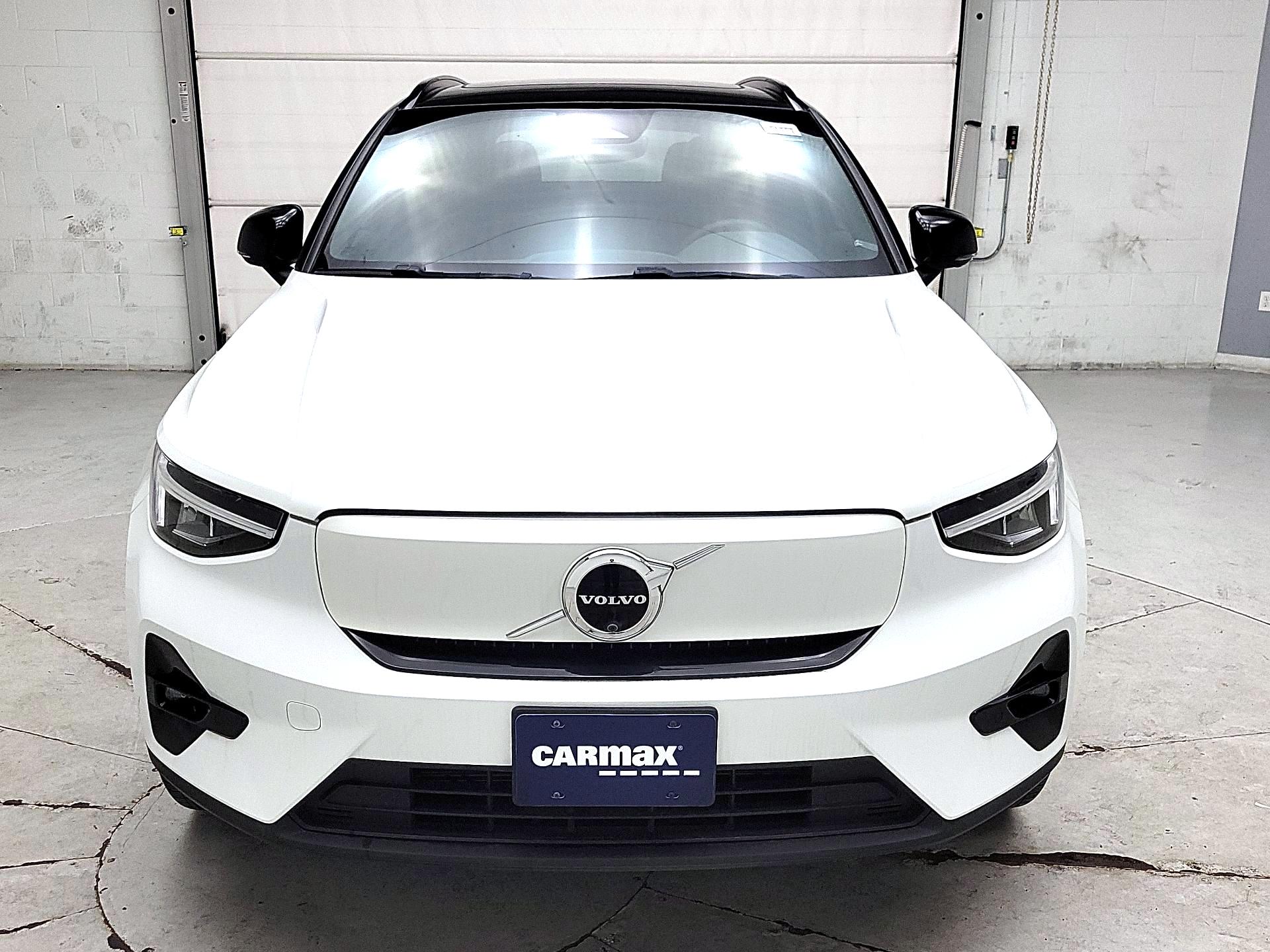 Thumbnail: 2023 Volvo XC40 - 2