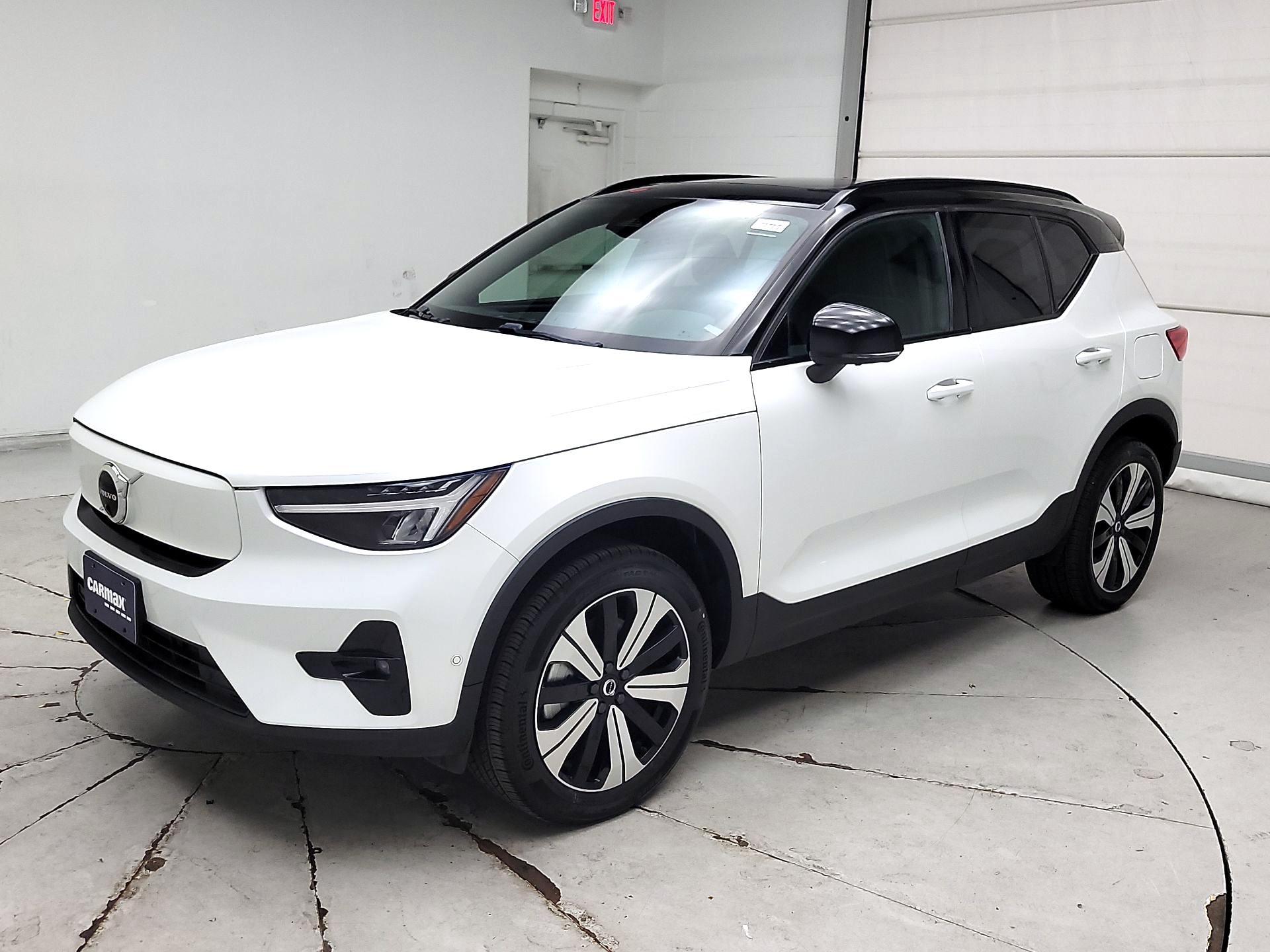 Thumbnail: 2023 Volvo XC40 - 3