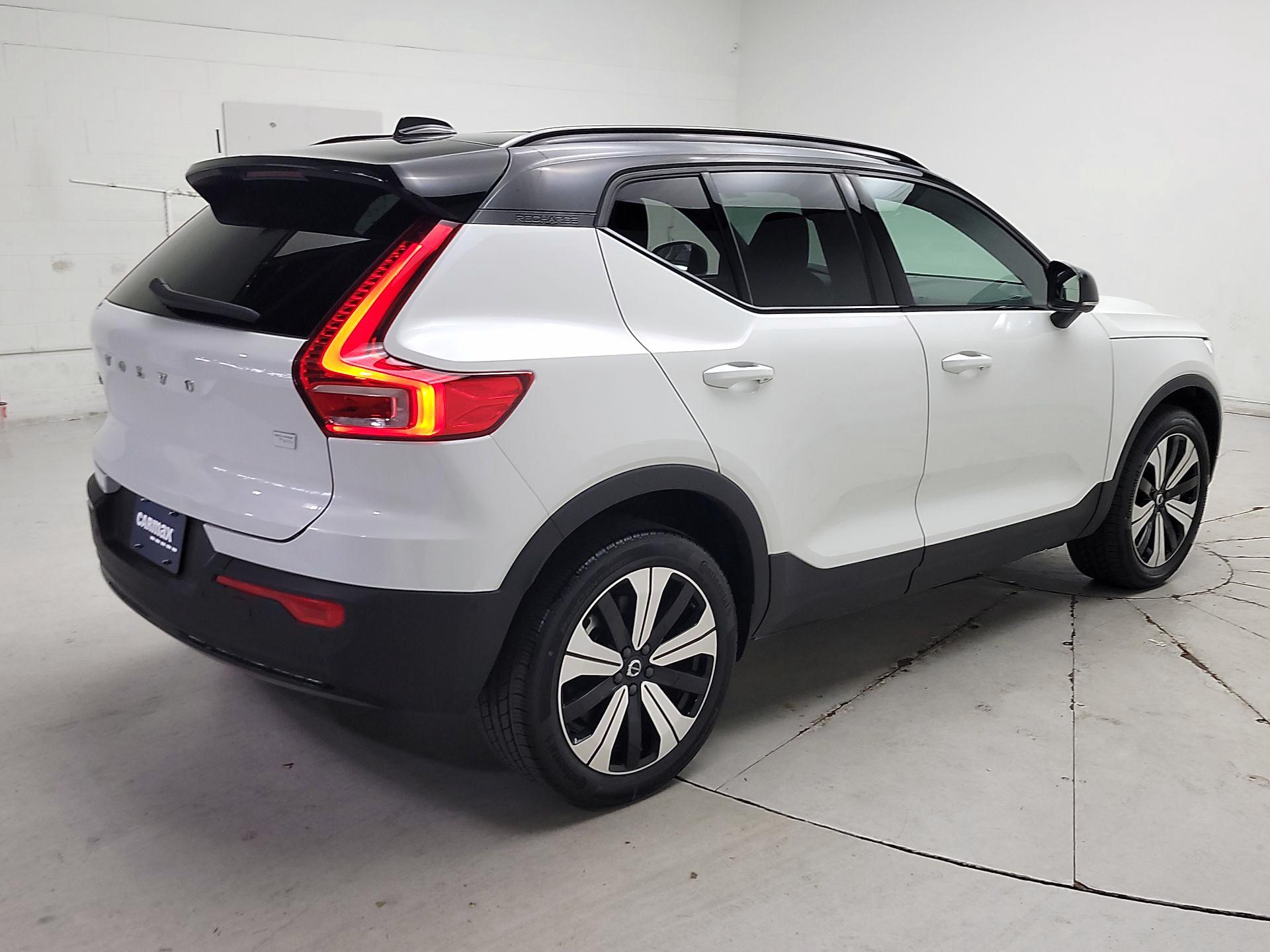 Thumbnail: 2023 Volvo XC40 - 5