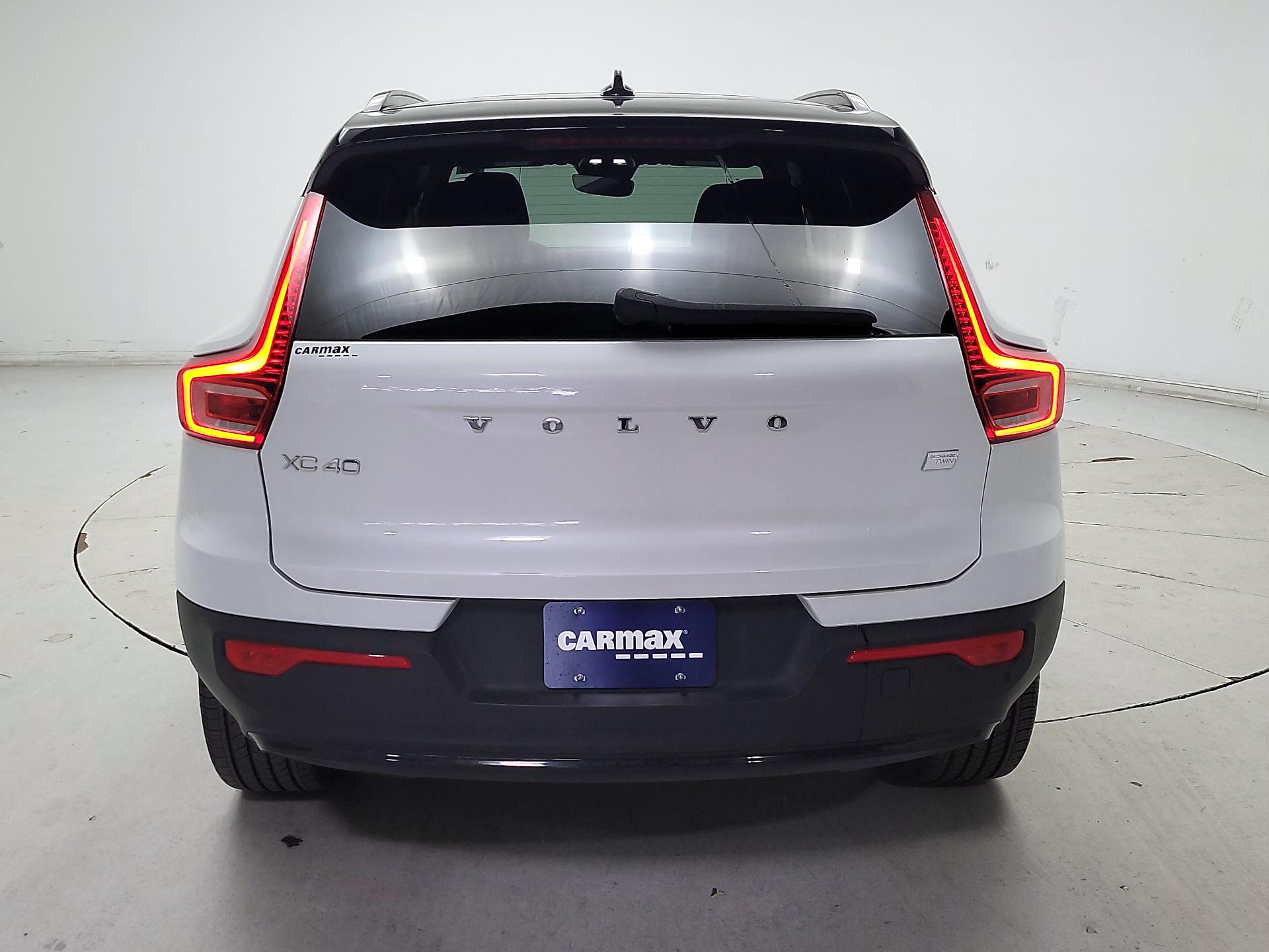 Thumbnail: 2023 Volvo XC40 - 6