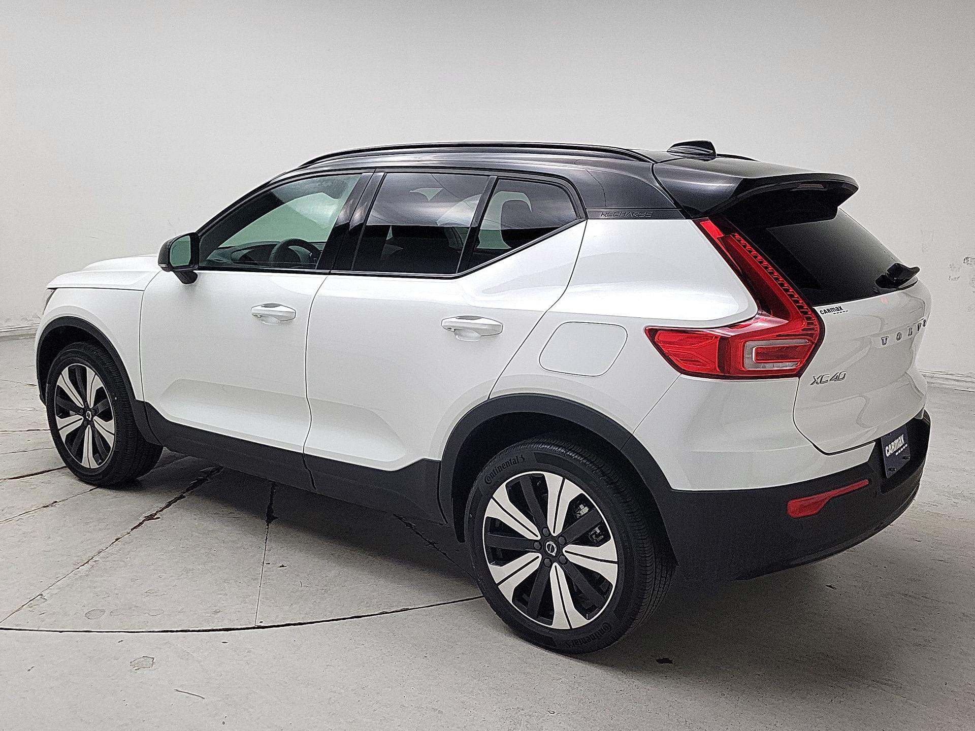 Thumbnail: 2023 Volvo XC40 - 7