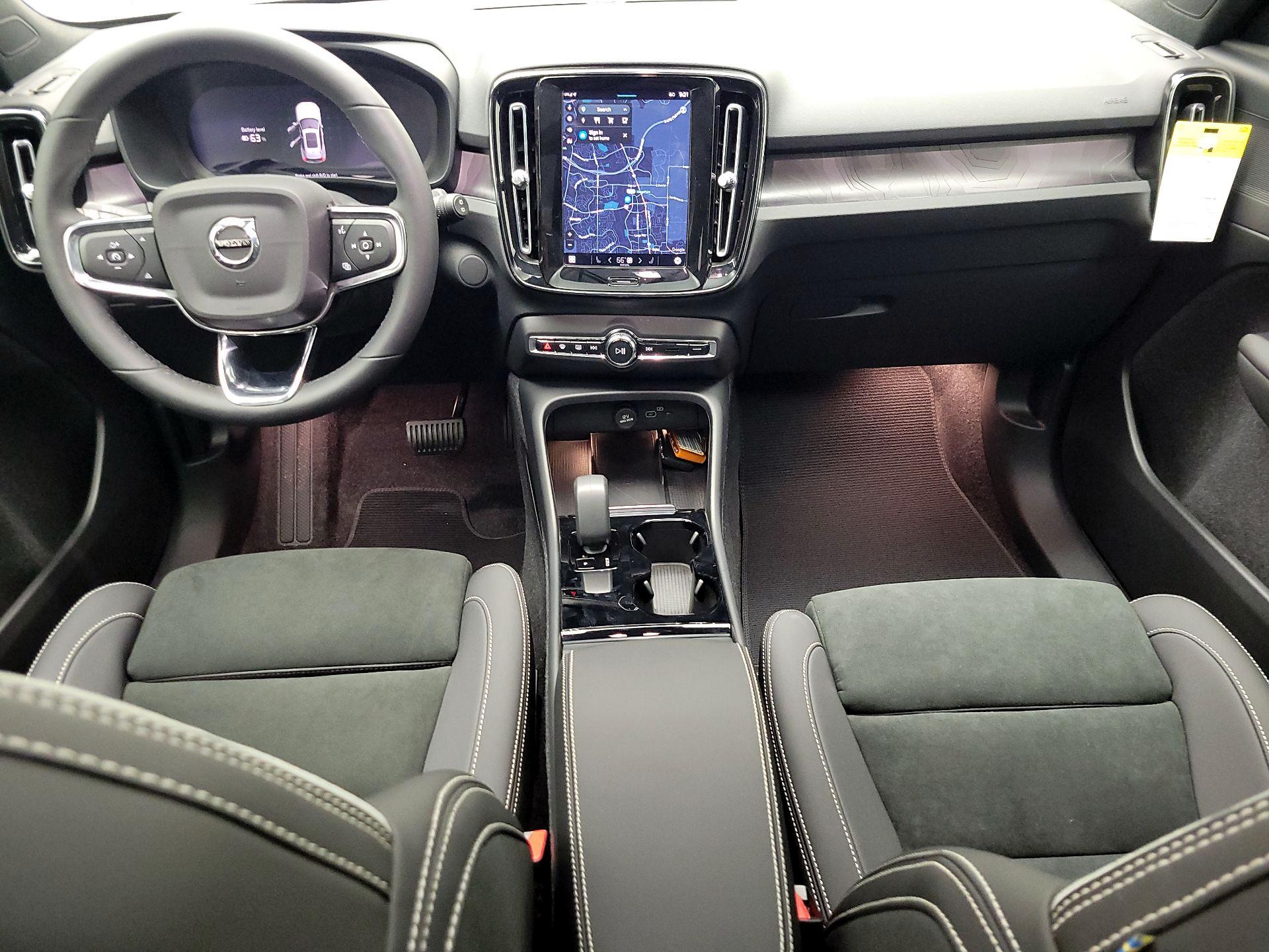 Thumbnail: 2023 Volvo XC40 - 8