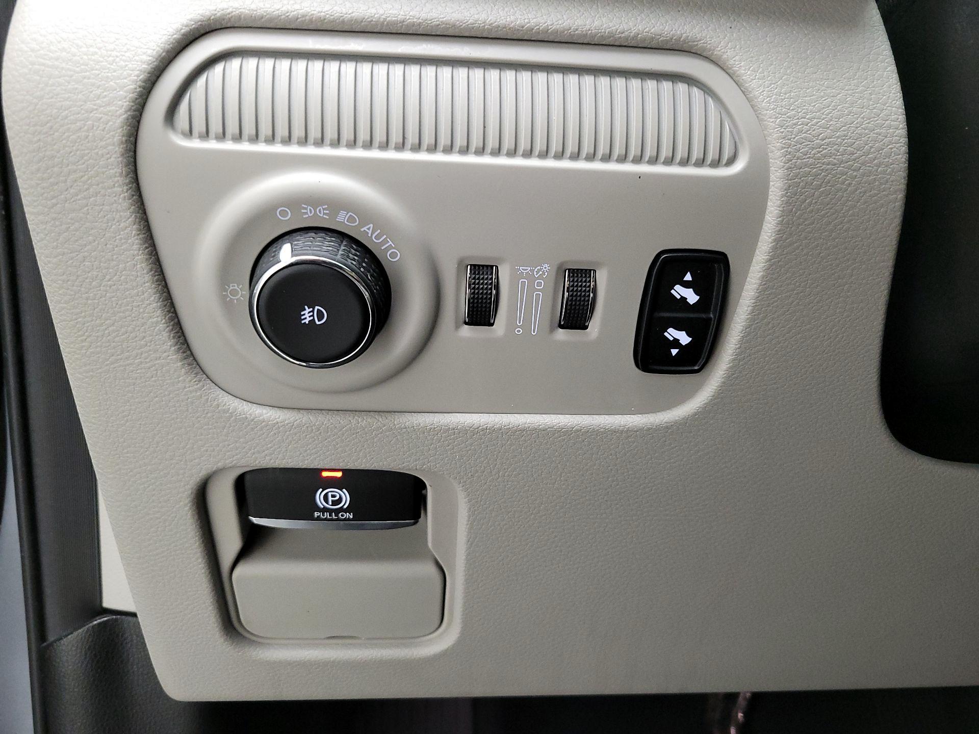 Thumbnail: 2022 Jeep Wagoneer - 11