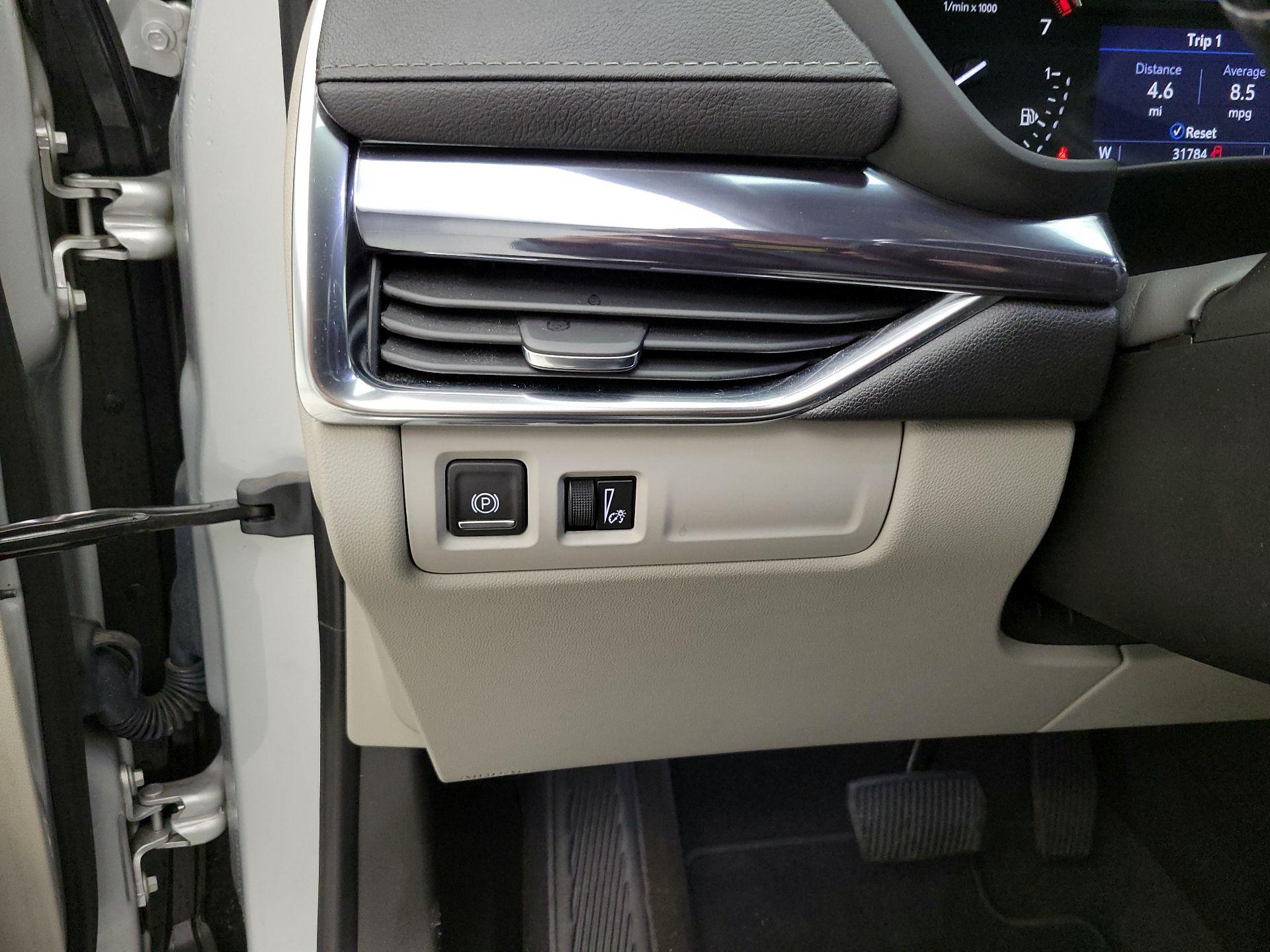 Thumbnail: 2020 Cadillac XT4 - 13