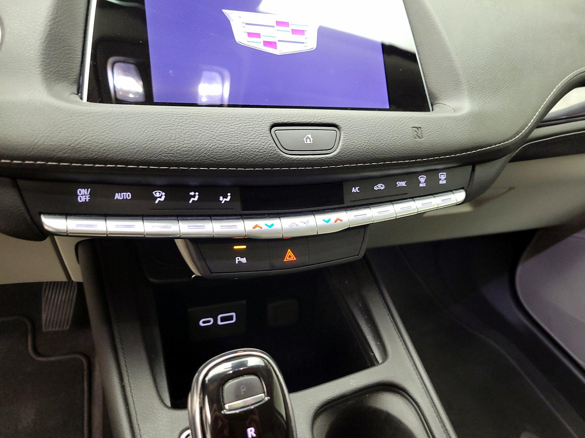 Thumbnail: 2020 Cadillac XT4 - 17