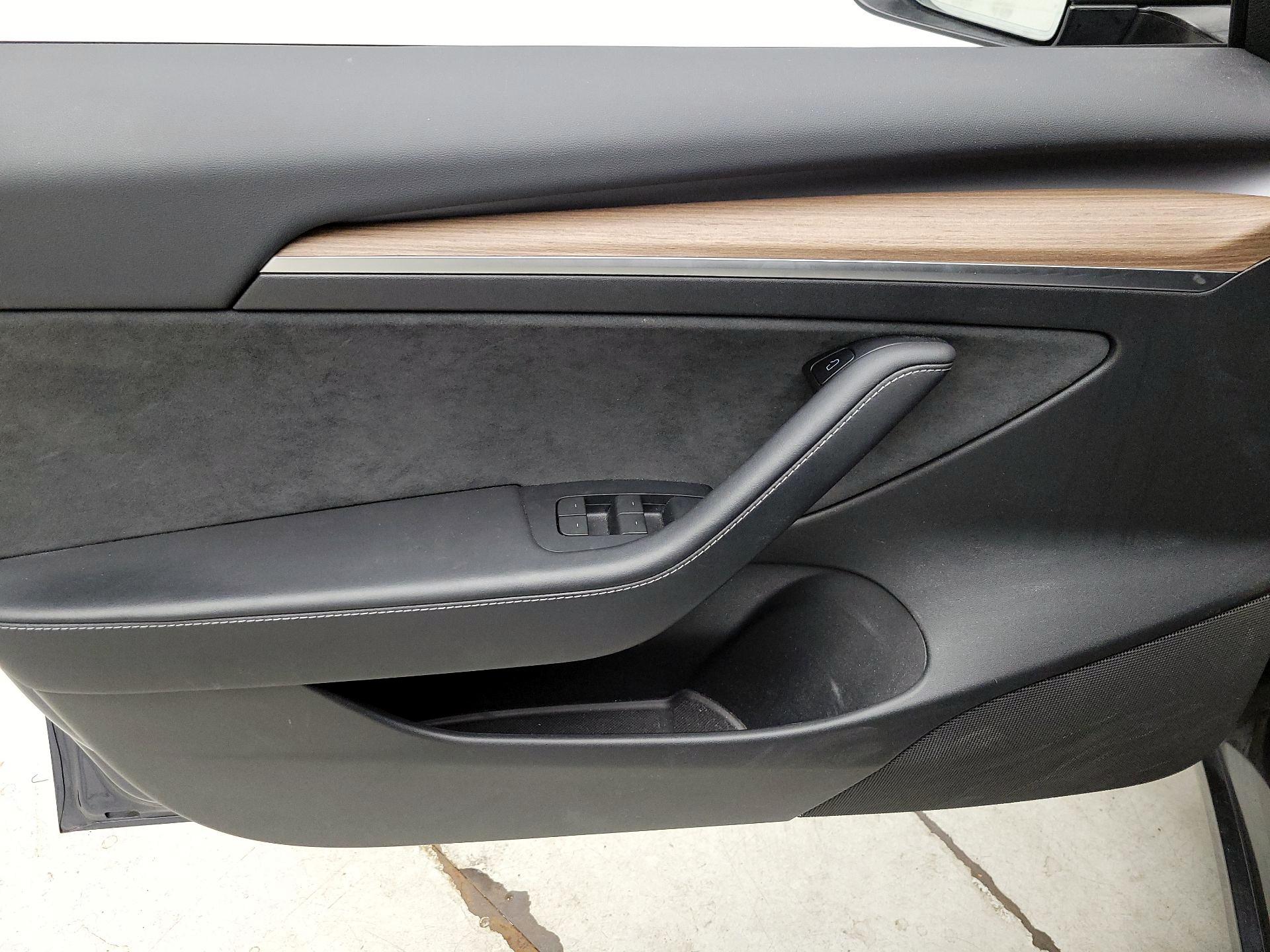 Thumbnail: 2023 Tesla Model 3 - 12