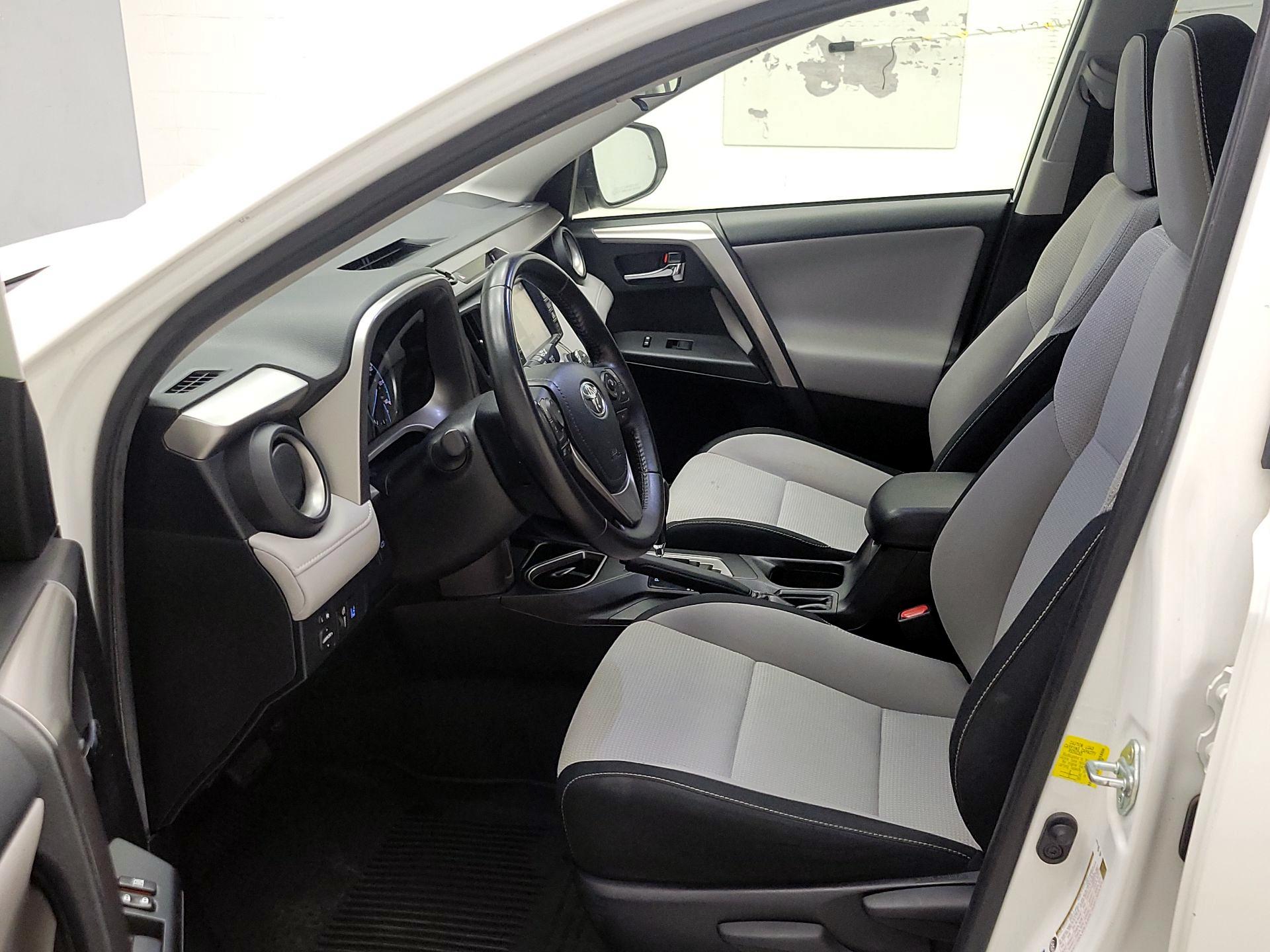 Thumbnail: 2016 Toyota RAV4 - 11