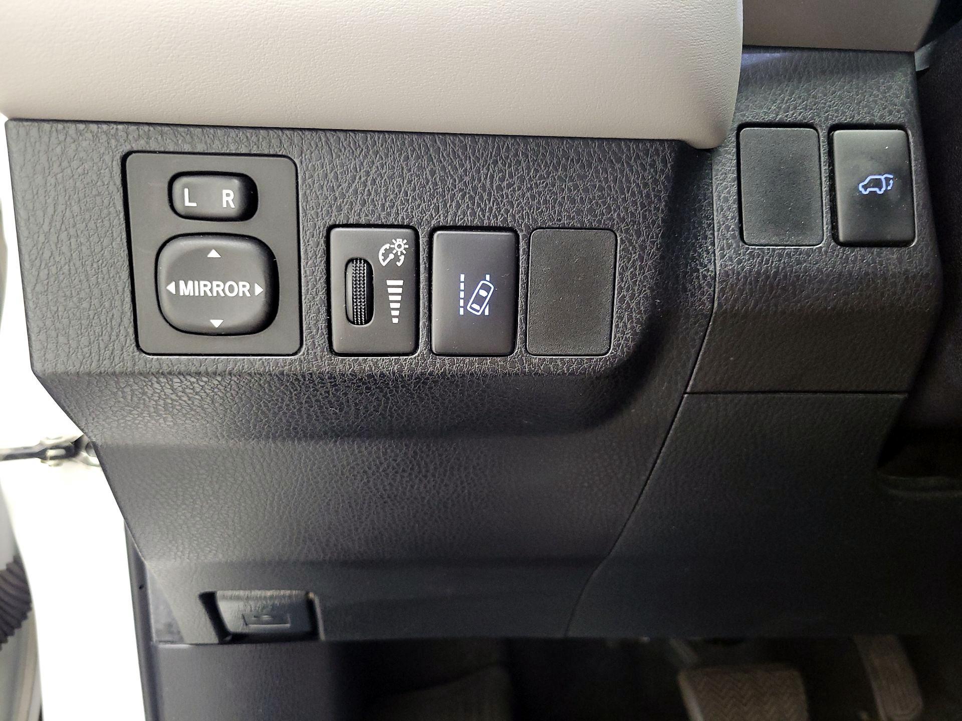 Thumbnail: 2016 Toyota RAV4 - 13
