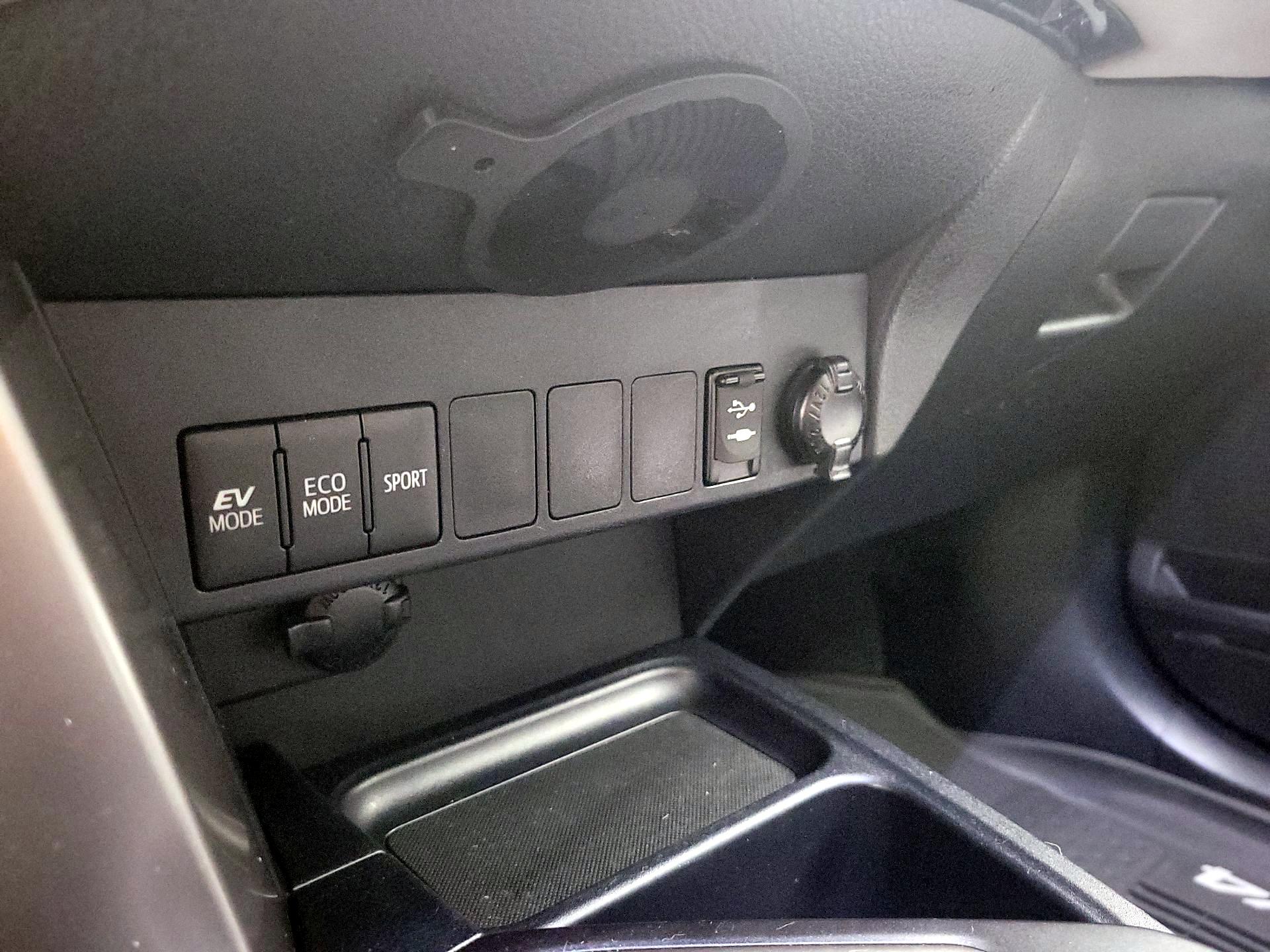 Thumbnail: 2016 Toyota RAV4 - 19